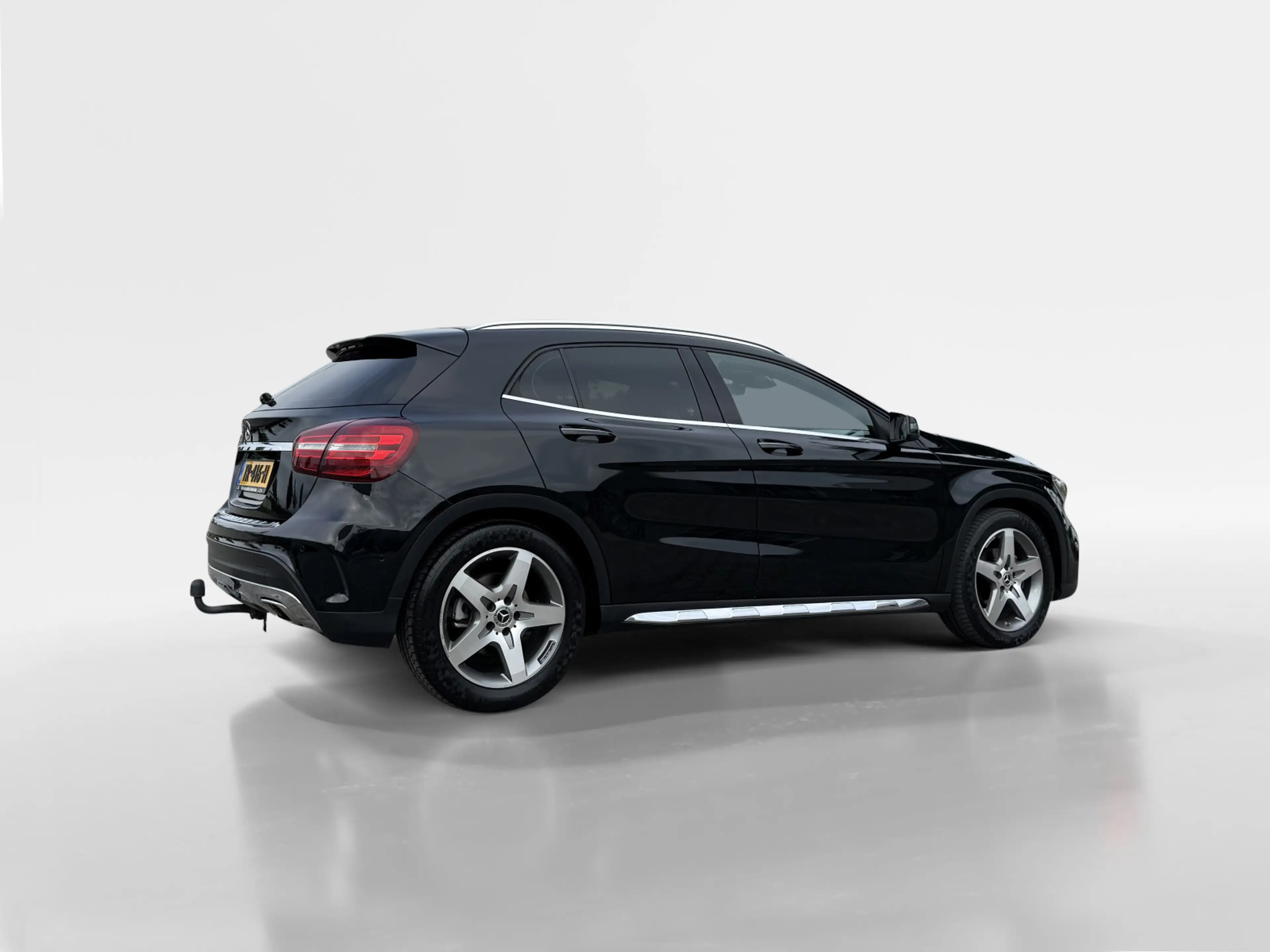 Mercedes-Benz GLA 180 Business Solution AMG Automaat / Panoramadak — photo 5