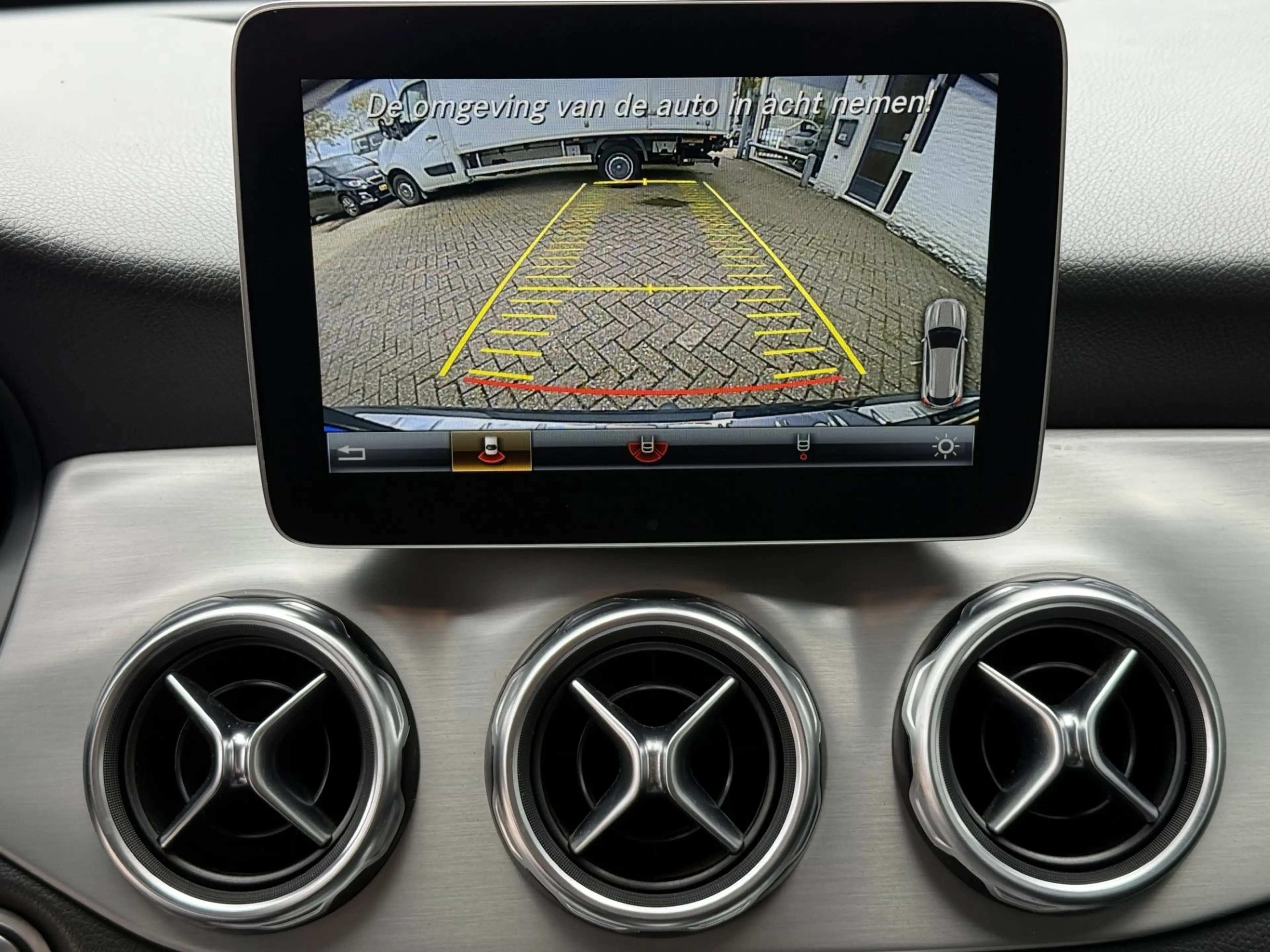Mercedes-Benz GLA 180 Business Solution AMG Automaat / Panoramadak — photo 16