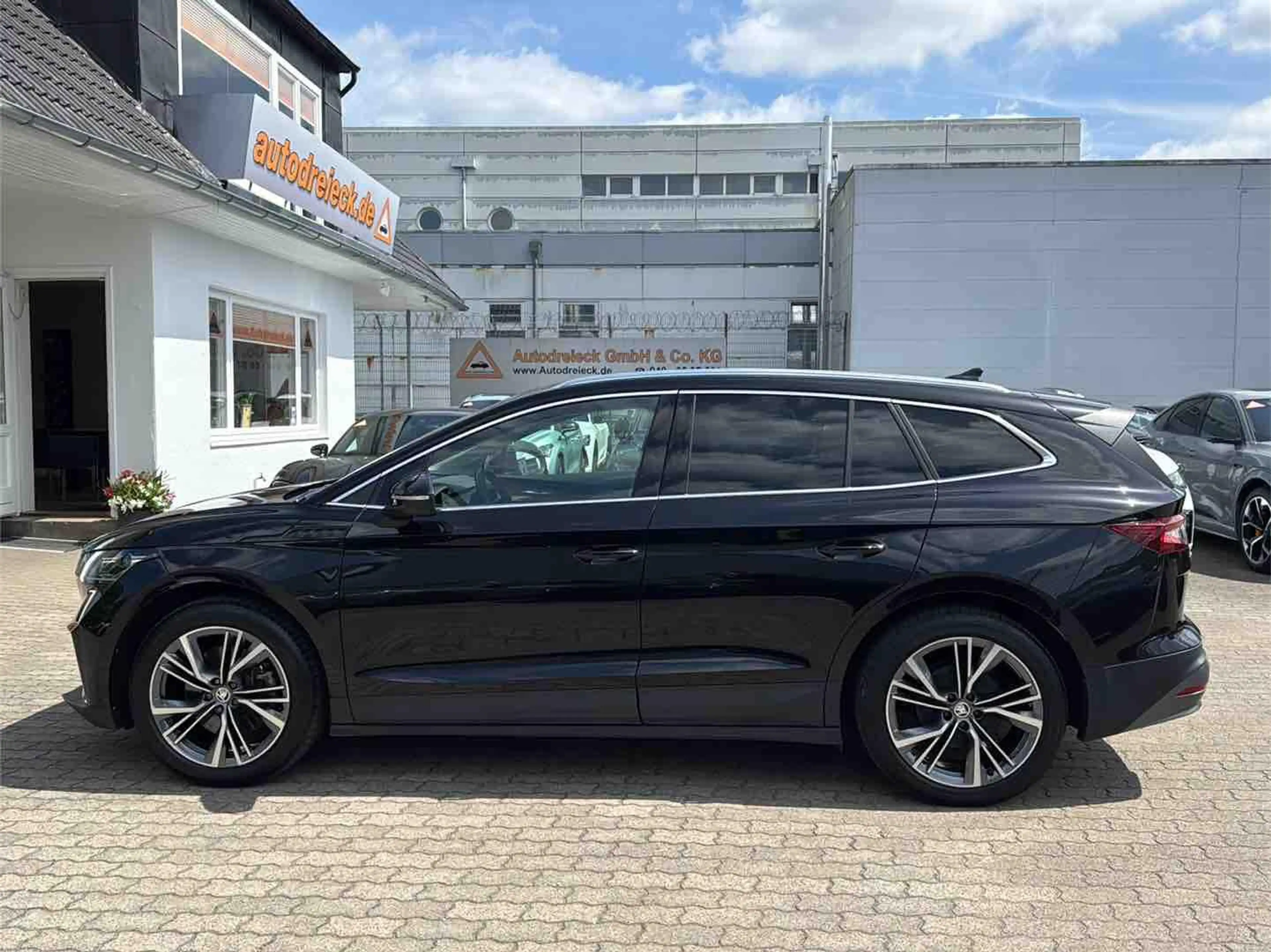 Skoda Enyaq 80 ecoSuite ACC AHK HuD WP CRYSTAL 360° — photo 11