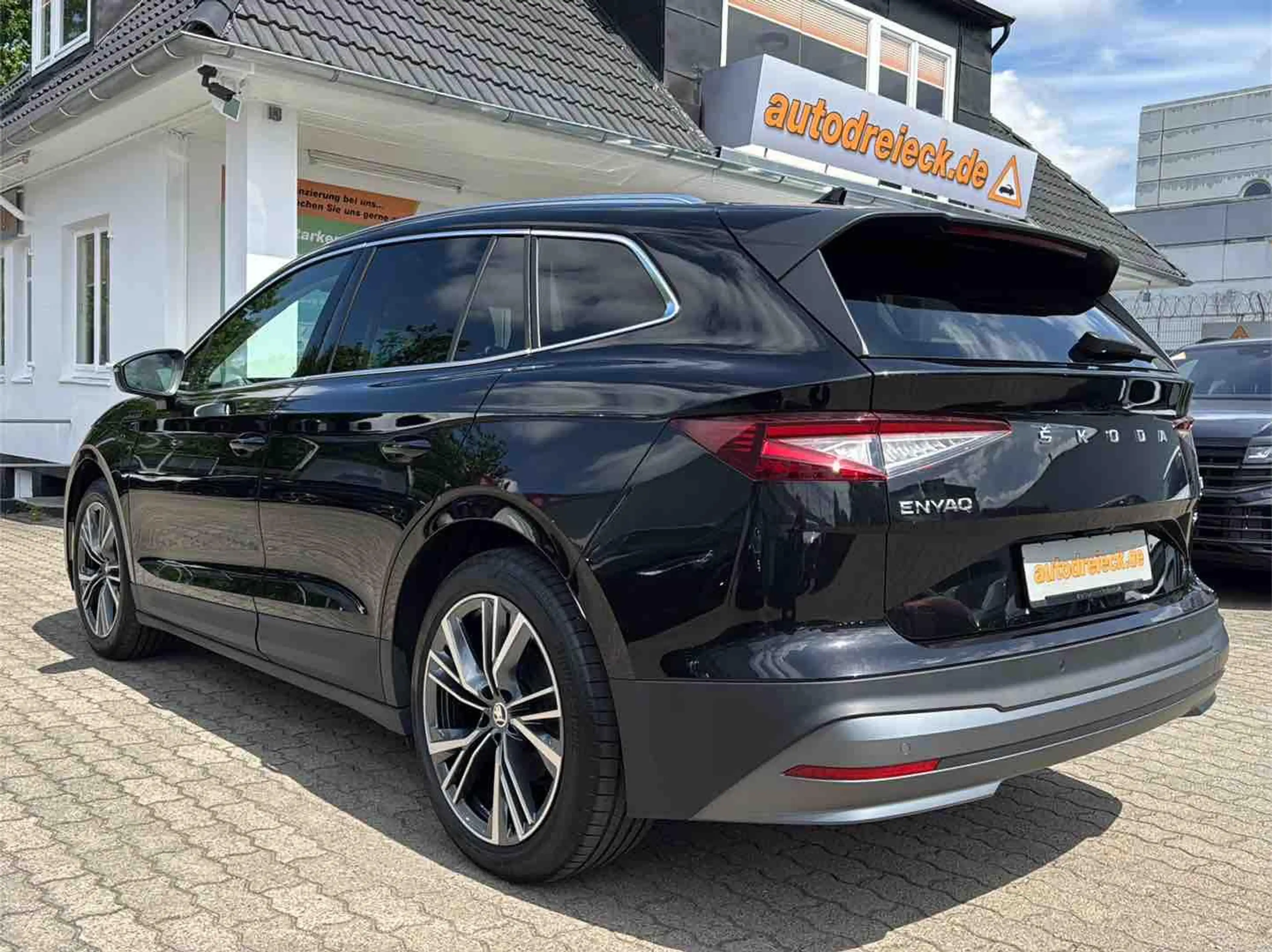 Skoda Enyaq 80 ecoSuite ACC AHK HuD WP CRYSTAL 360° — photo 10