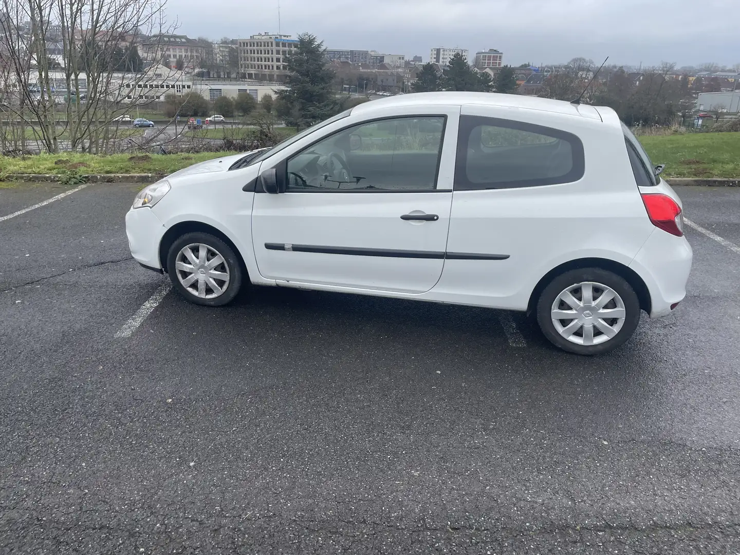 Renault Clio Clio III 1.2 16V 75 Alizé Blanc - 2