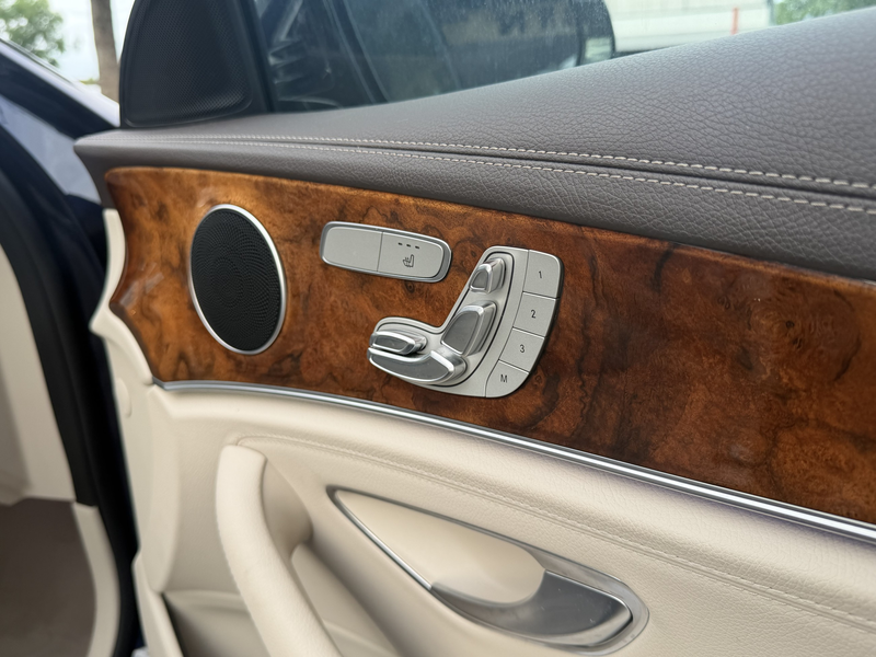 Mercedes-Benz E 400 4Matic 9G-TRONIC Exclusive Panorama — photo 9