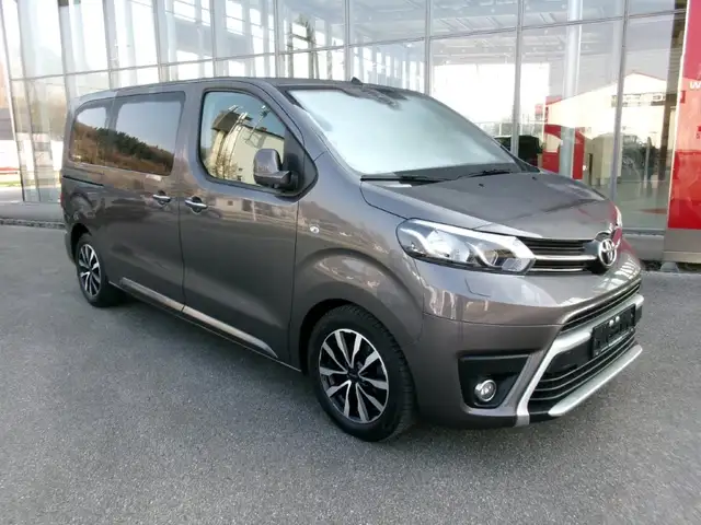 Toyota Proace Proace Verso 2,0 D-4D 150 Medium Family TOPZUSTAND