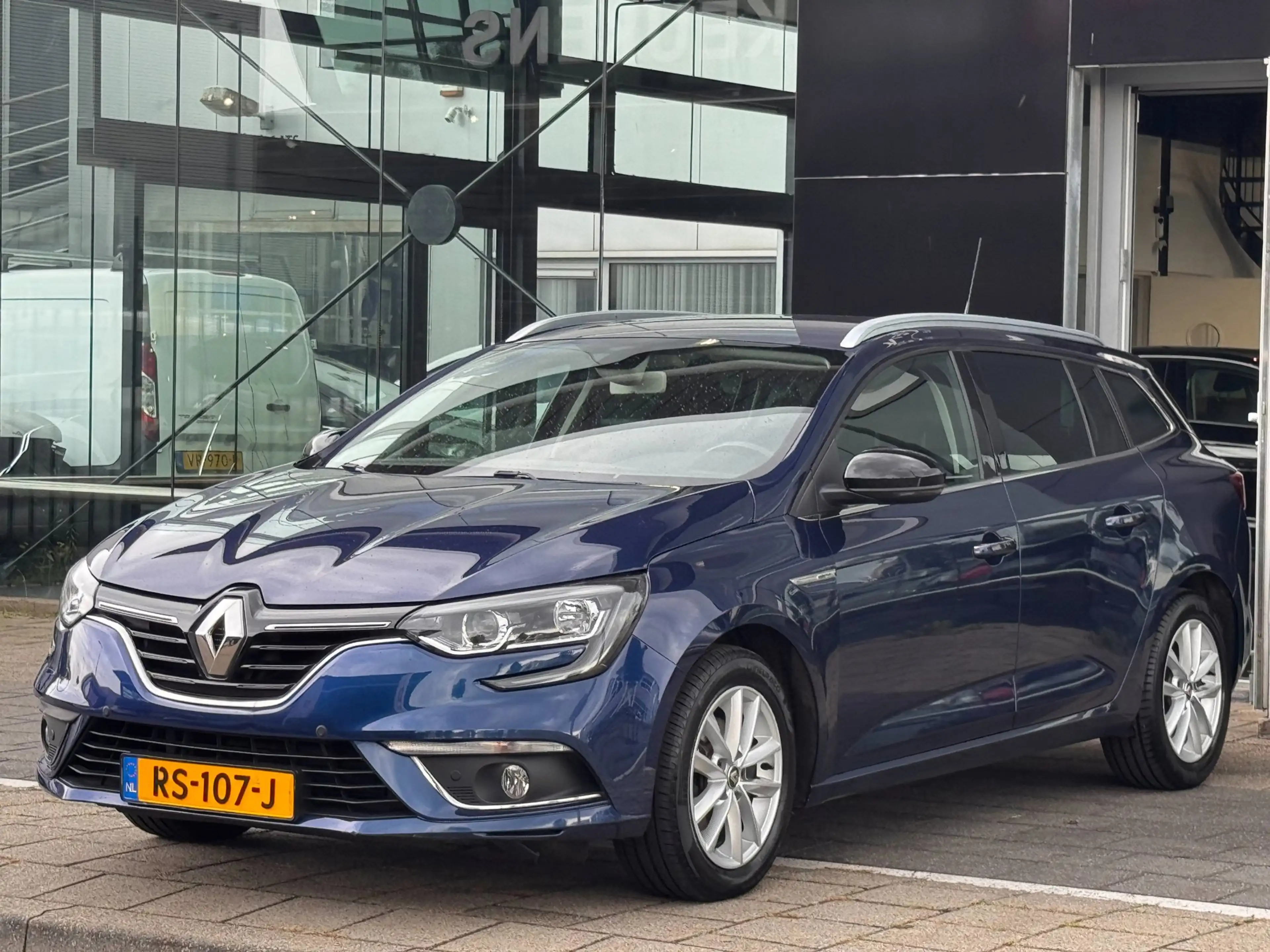 Renault Megane Estate 1.2 TCe Limited — photo 11