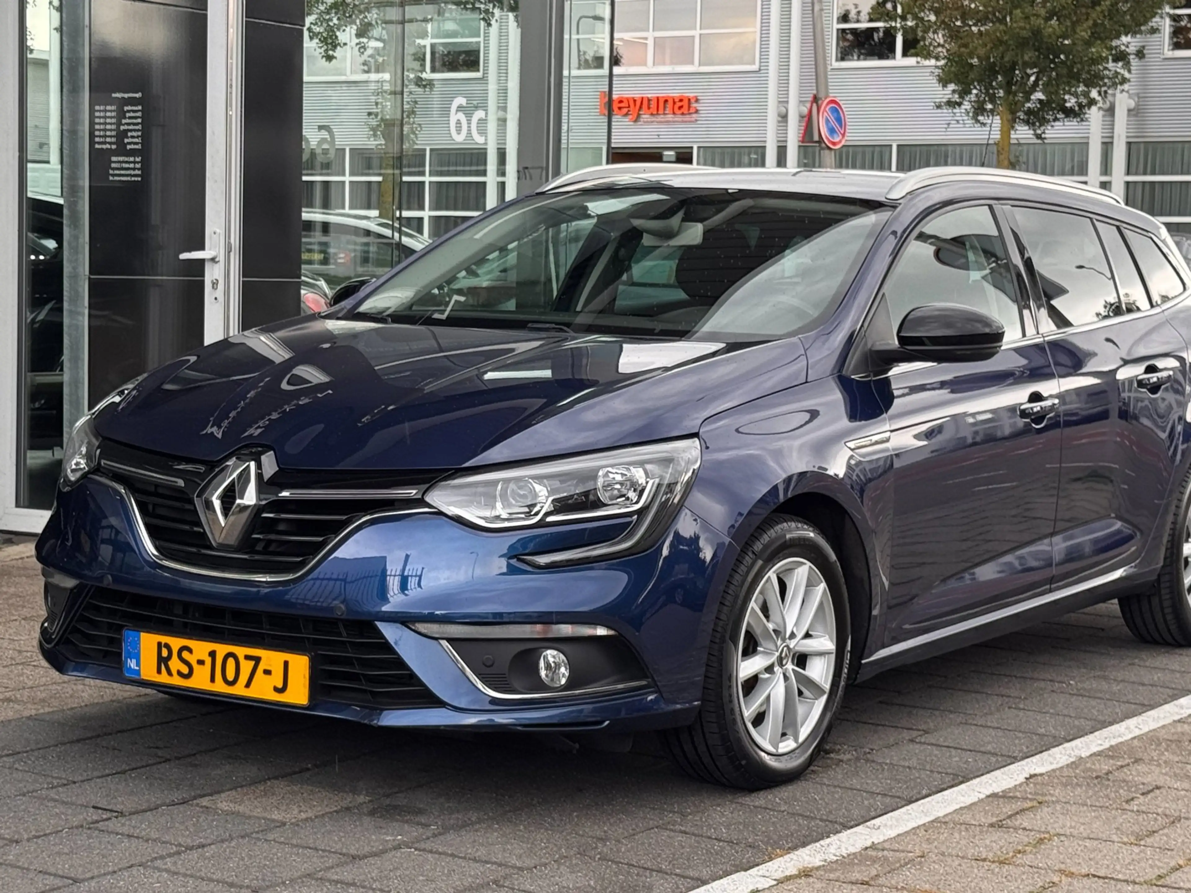 Renault Megane Estate 1.2 TCe Limited — photo 14