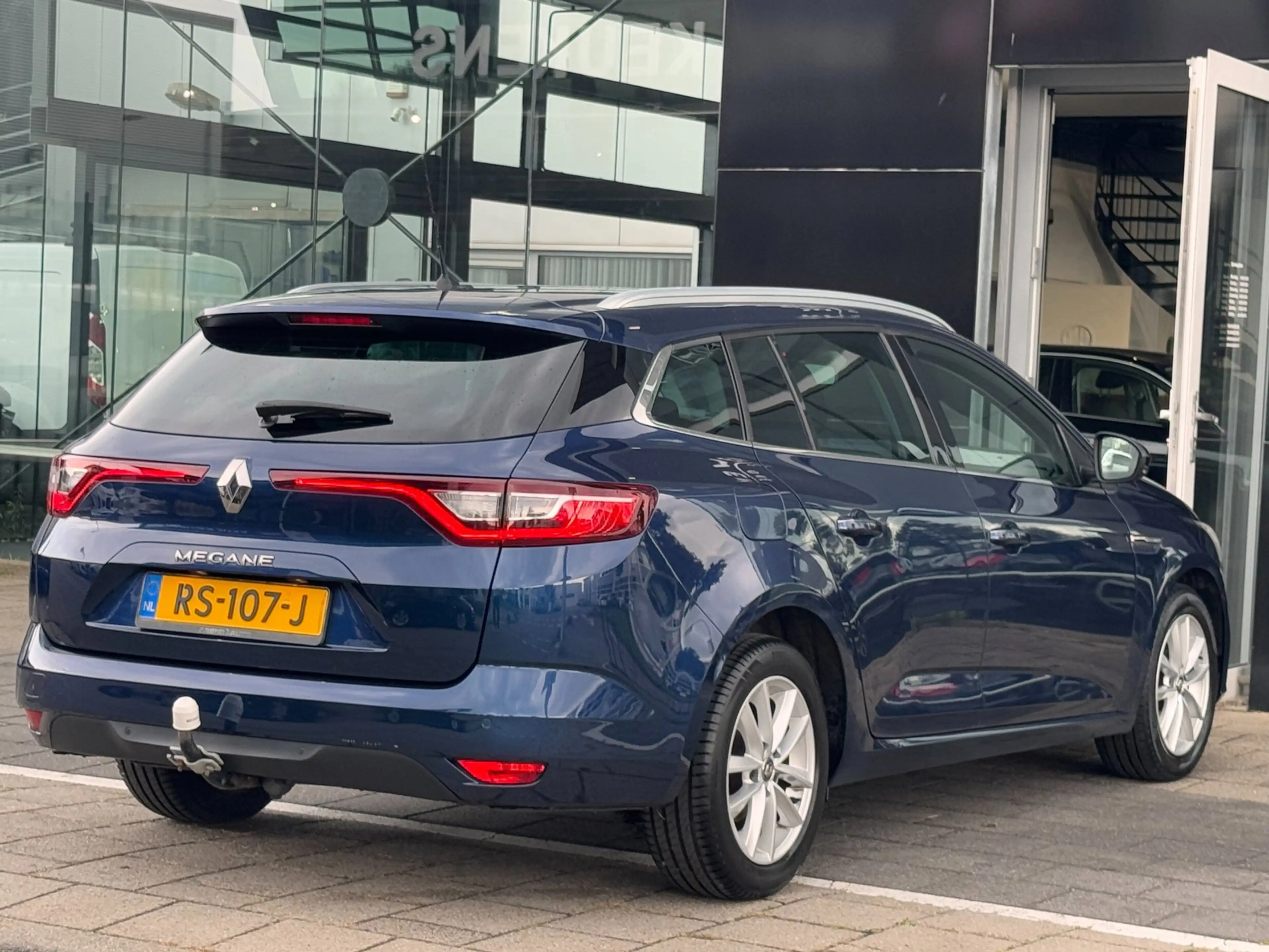 Renault Megane Estate 1.2 TCe Limited — photo 9