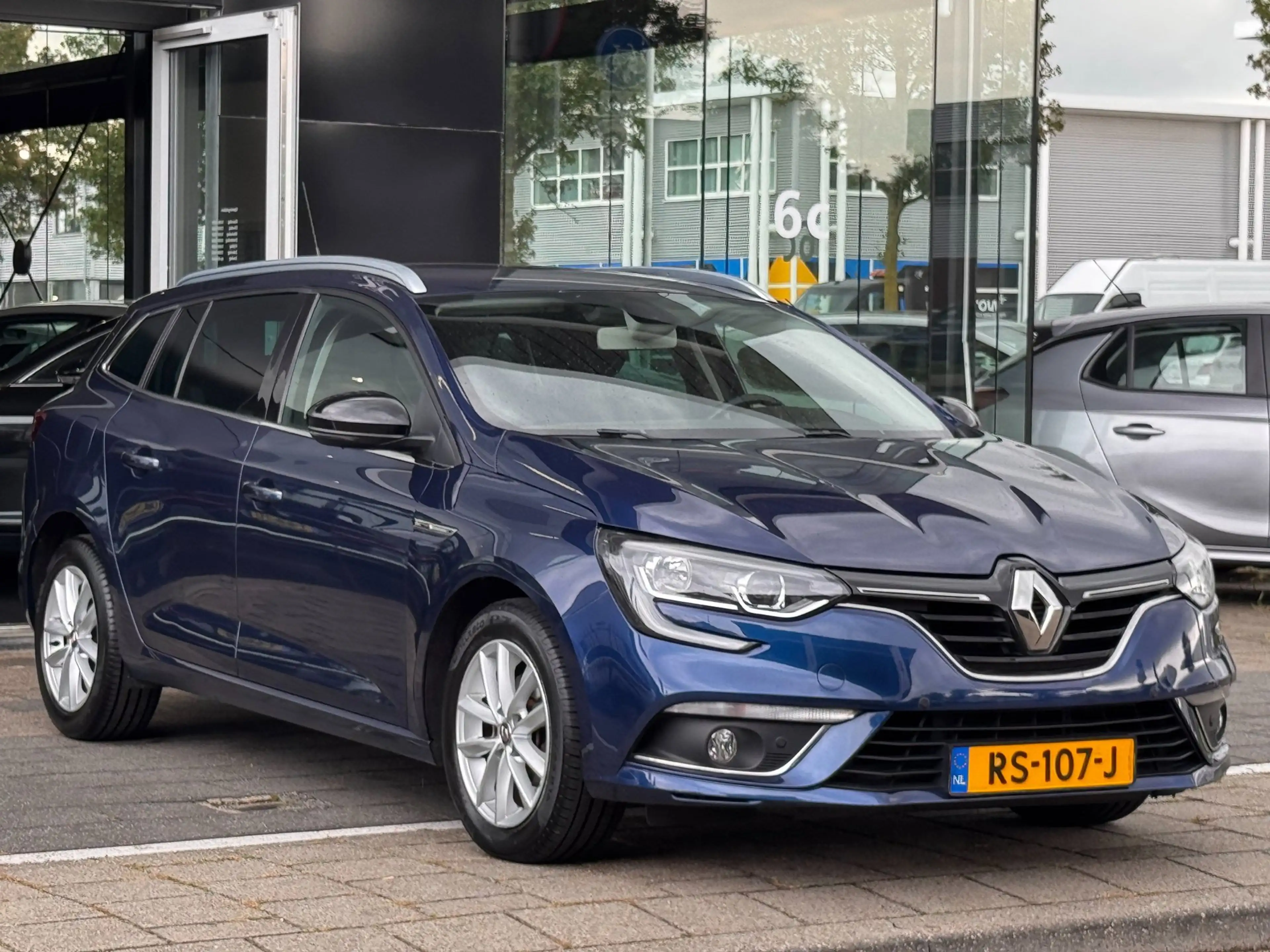 Renault Megane Estate 1.2 TCe Limited — photo 12