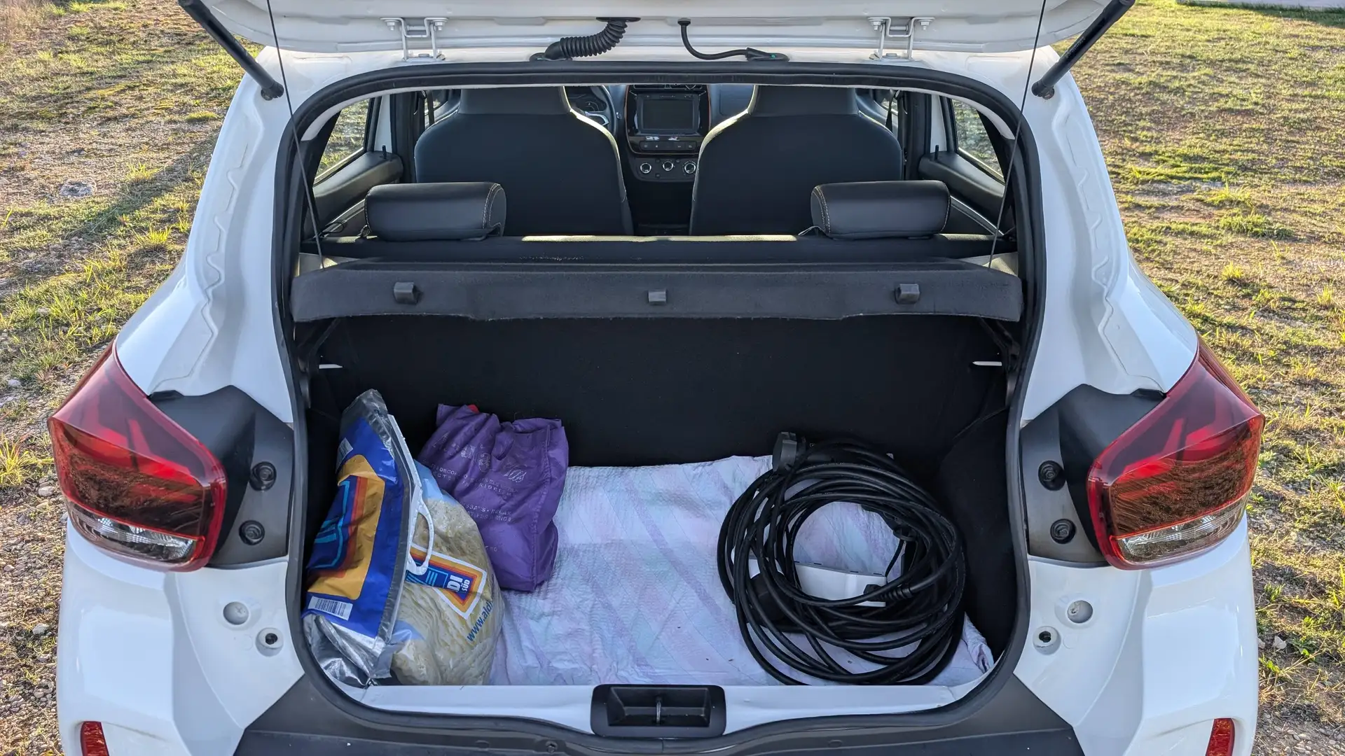 Dacia Spring Sedan Blanco - 2