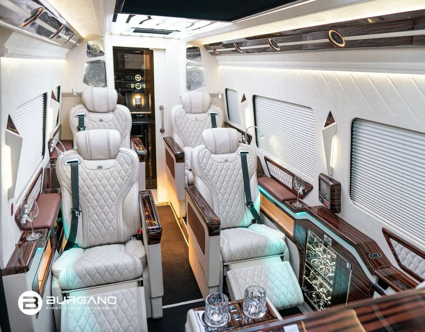Mercedes-Benz Sprinter 519 FIRST CLASS LUXURY TV VIP DESIGN *BURGANO* Zwart - 1