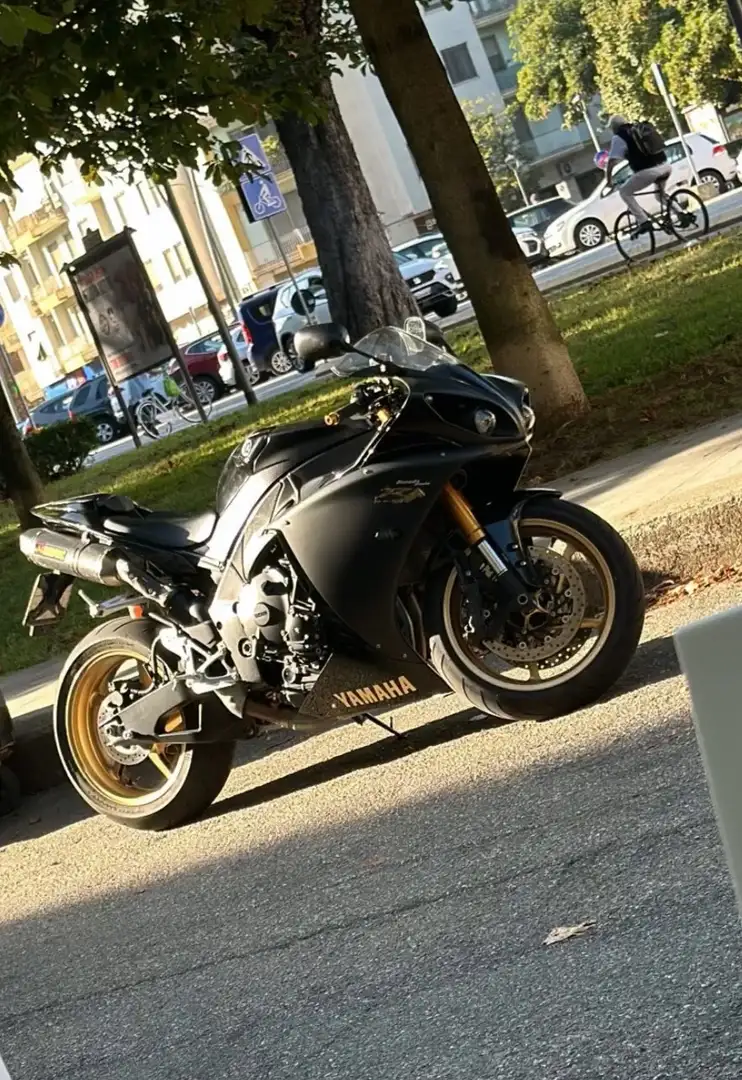 Yamaha YZF-R1 bigbang Nero - 1