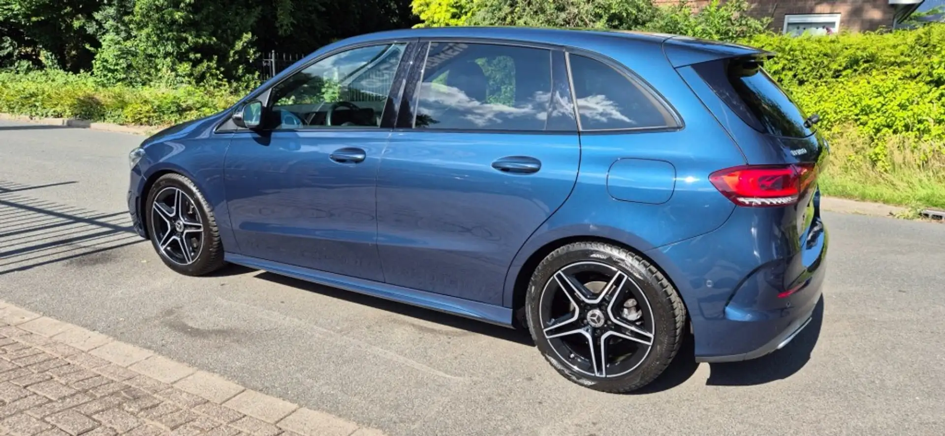 Mercedes-Benz B 180 180 Business Solution AMG* Automaat*NAP*NL auto Blauw - 2