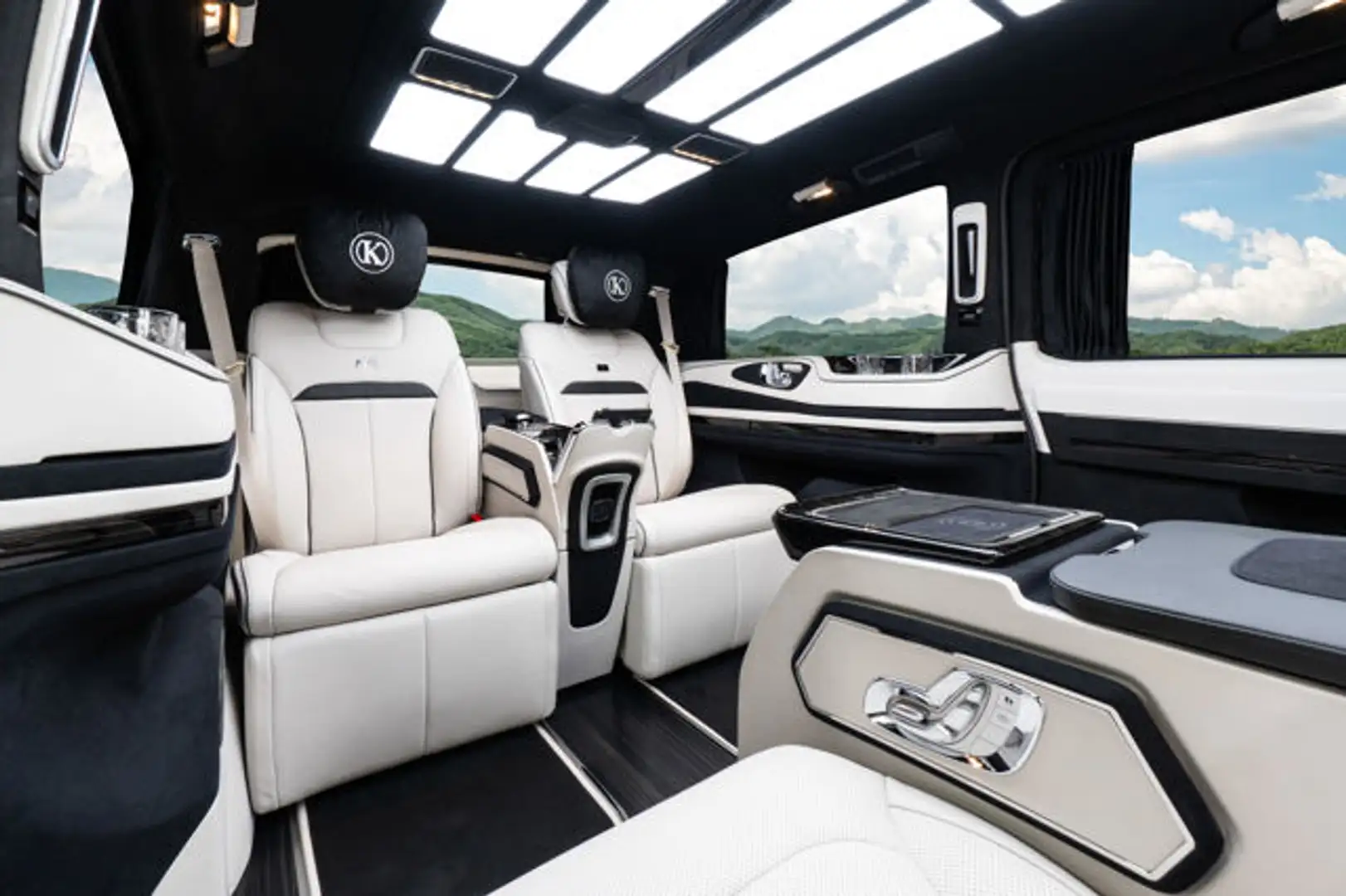 Mercedes-Benz EQV 300 - V-Klasse Facelift (2024) EQV/AMG - V-VIP Black - 2
