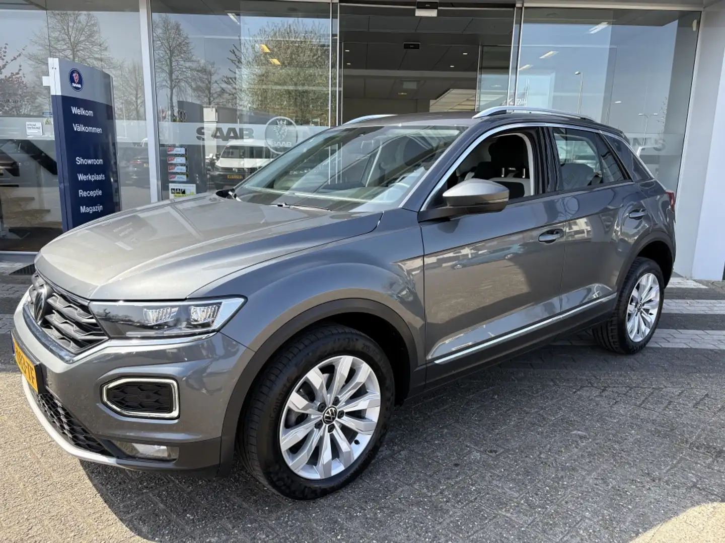Volkswagen T-Roc 1.5 TSI Sport Grijs - 1