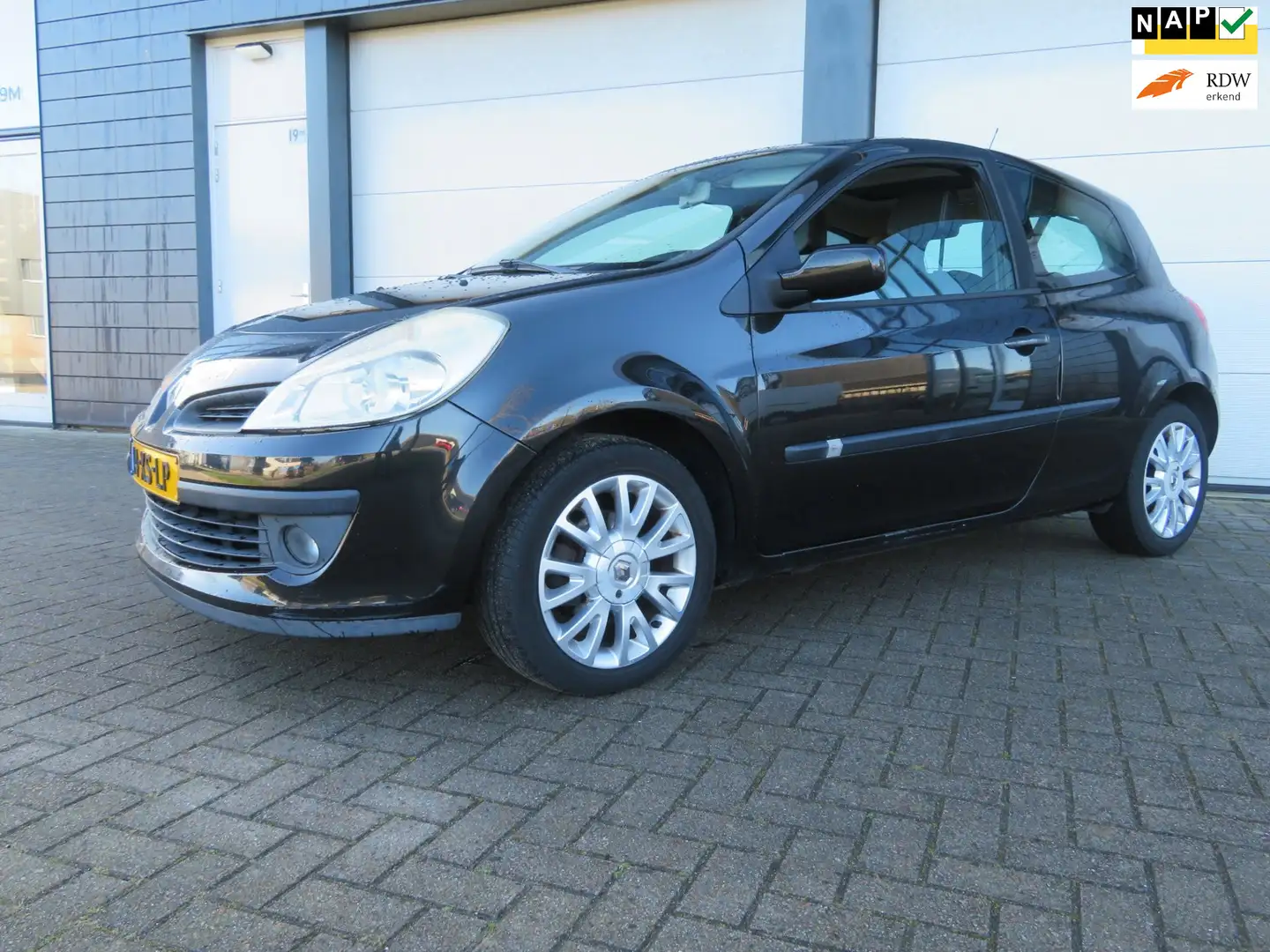 Renault Clio 1.4-16V Dynamique S Schwarz - 1