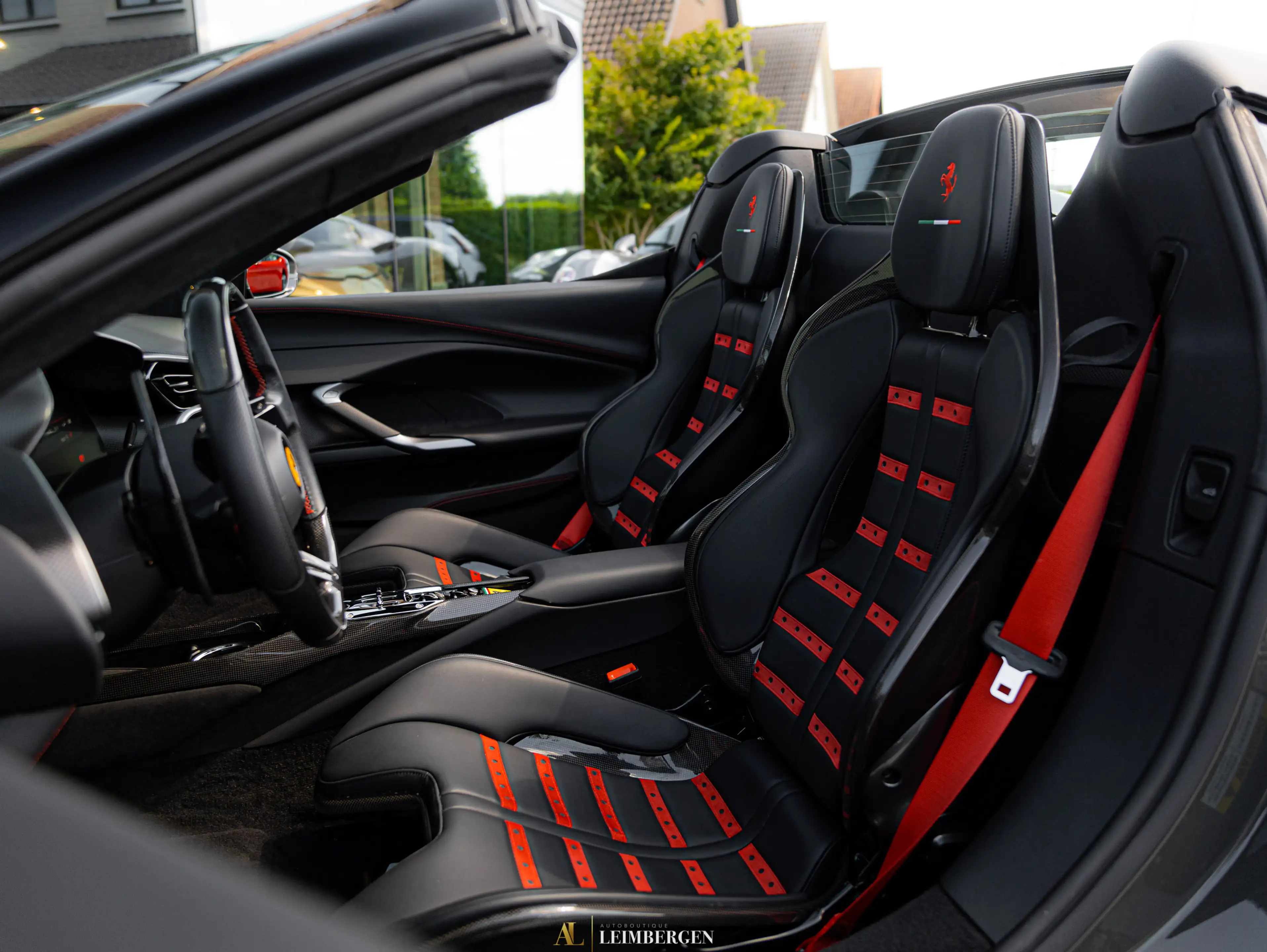 Ferrari 296 GTS 4.435km / Grigio Scuro / Warranty 11.2027 / Front Lift / Racing seats / Carbon — photo 14