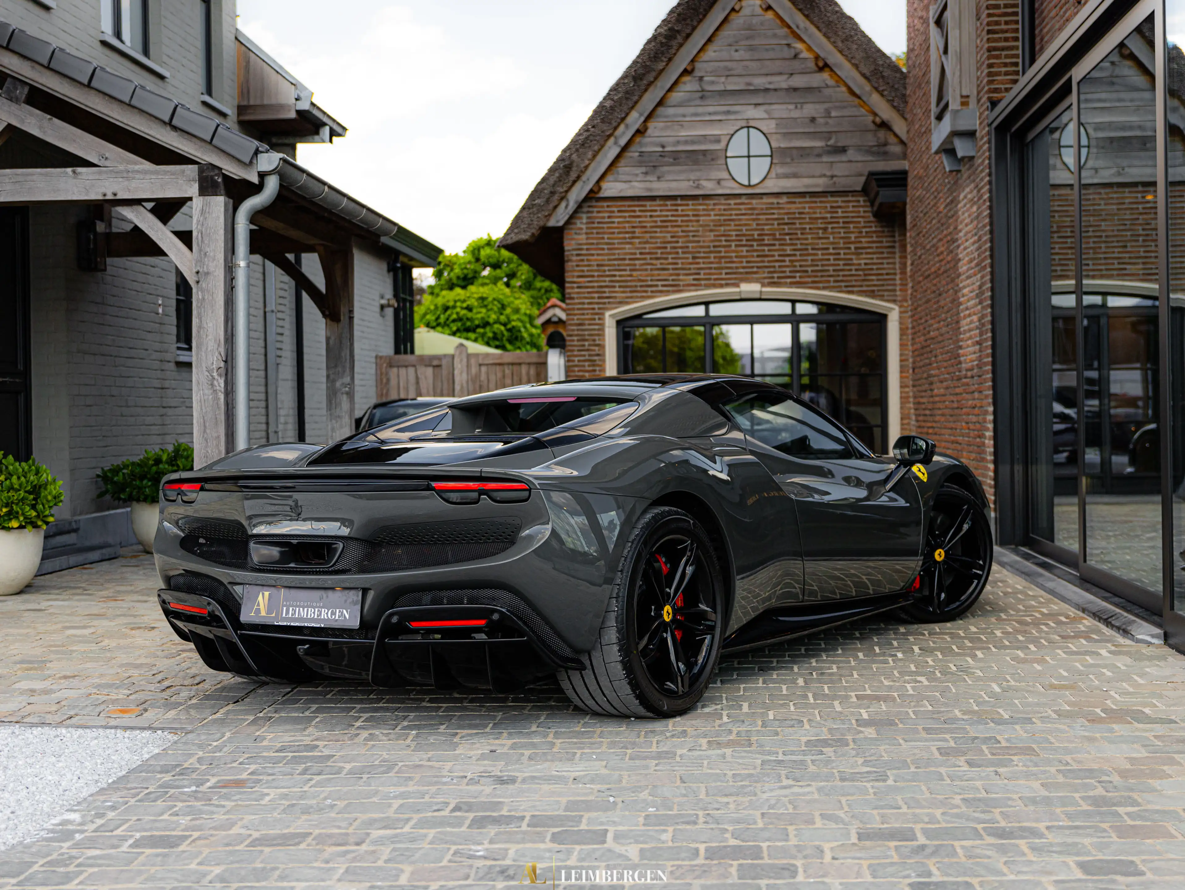 Ferrari 296 GTS 4.435km / Grigio Scuro / Warranty 11.2027 / Front Lift / Racing seats / Carbon — photo 6