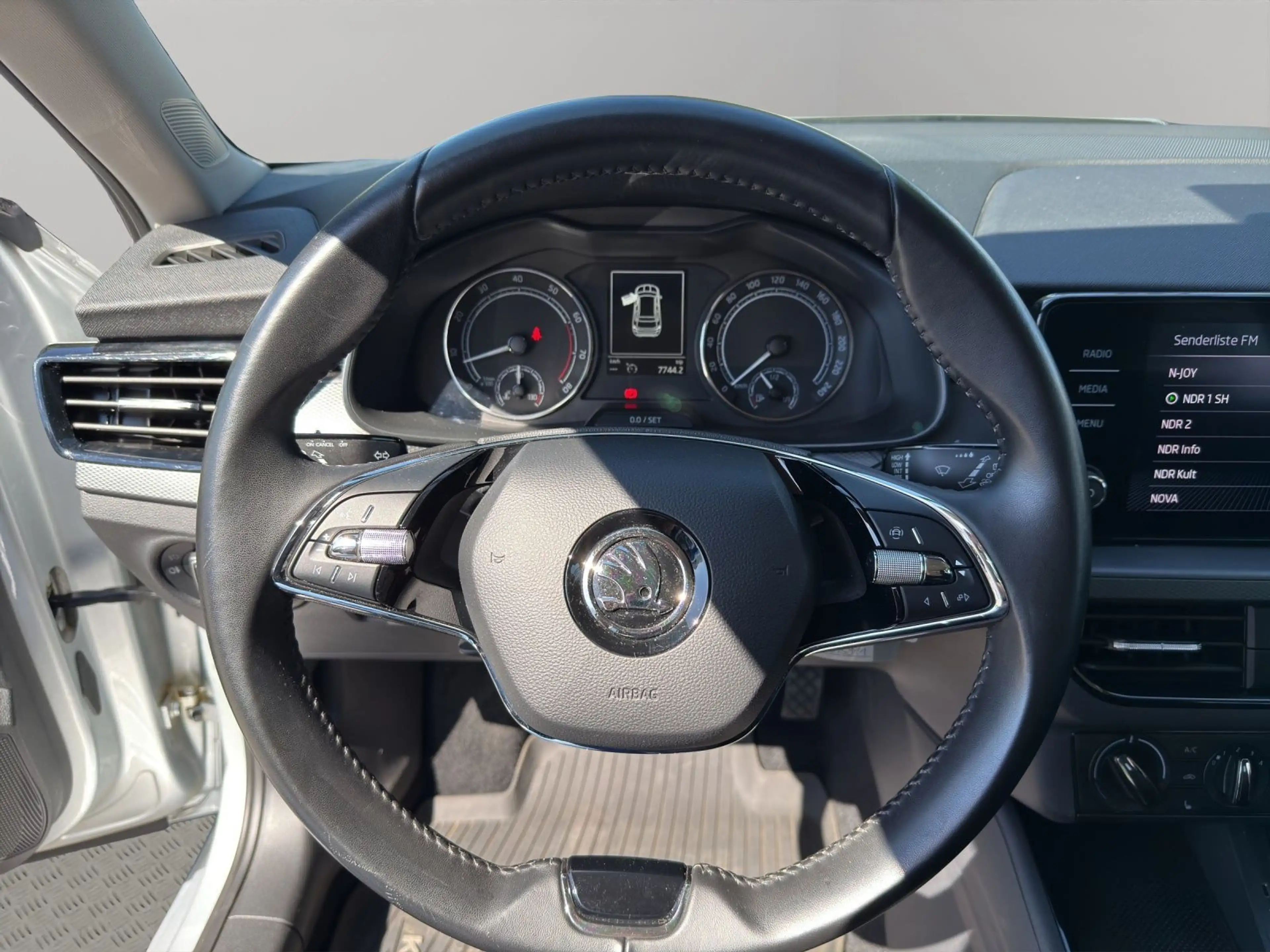 Skoda Kamiq 1.5 TSI Ambition LED+SITZHZG+TEMPOMAT+DAB+ — photo 10