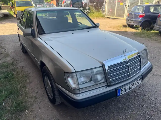 Mercedes-Benz E 250 E-Klasse D