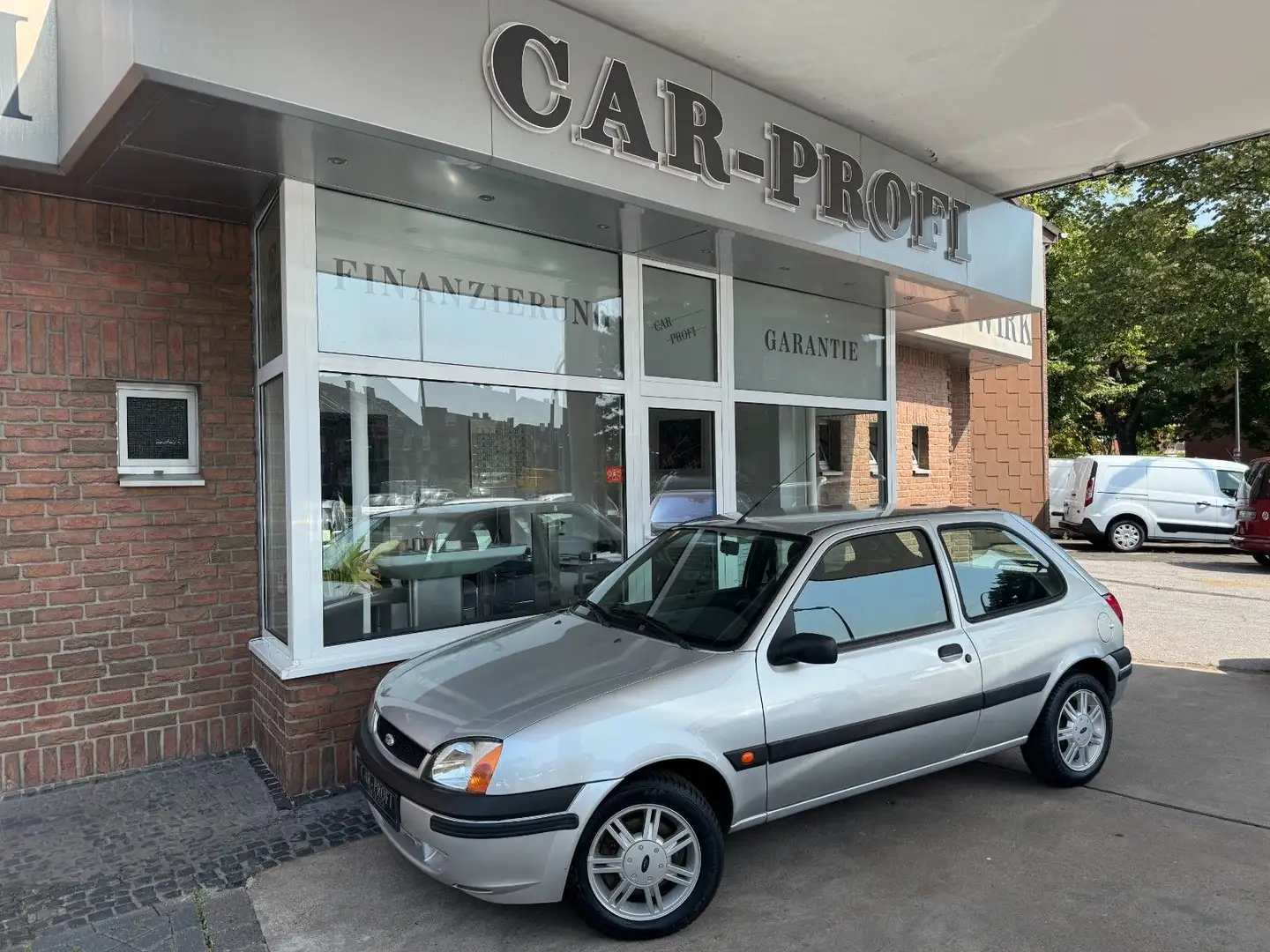 Ford Fiesta 1.3 Klima/TÜV 8-27/Fast 1.Hd/40 Tkm Silber - 1