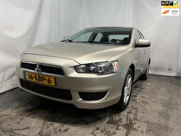 Sports Sedan 1.5 Invite - Schade