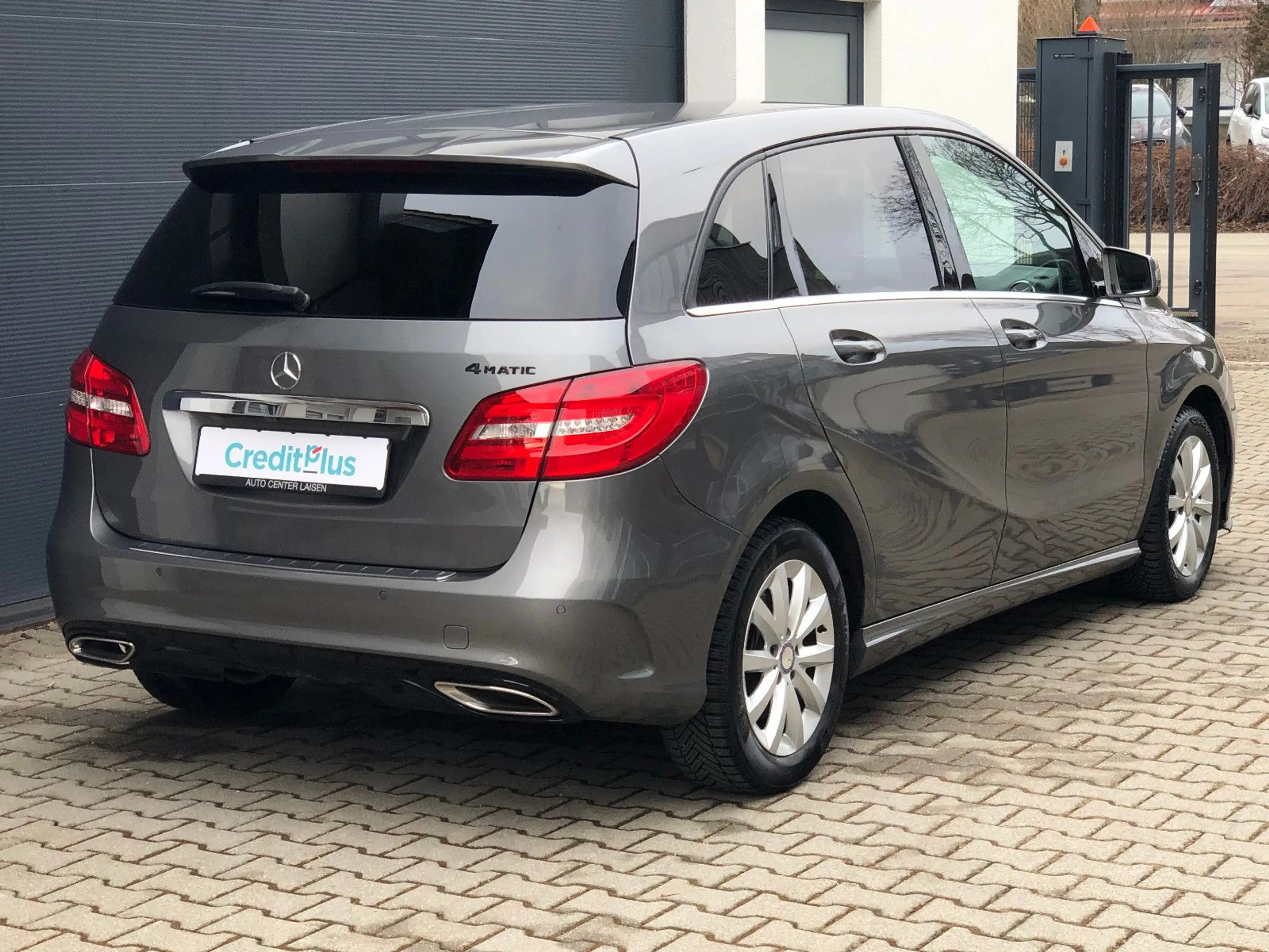 Mercedes-Benz B 220 4Matic LED Kamera Navi Leder Klima — photo 5