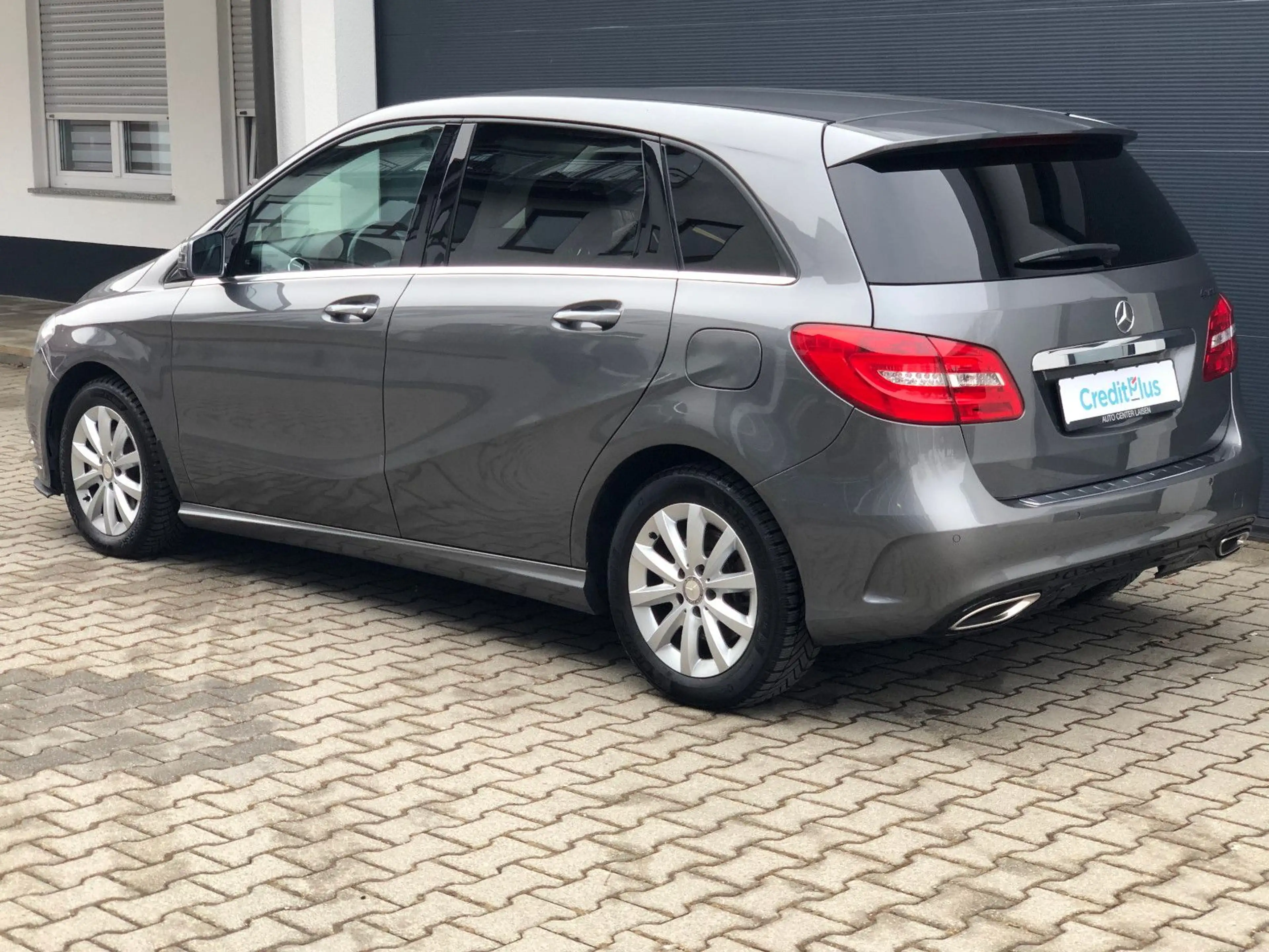 Mercedes-Benz B 220 4Matic LED Kamera Navi Leder Klima — photo 7