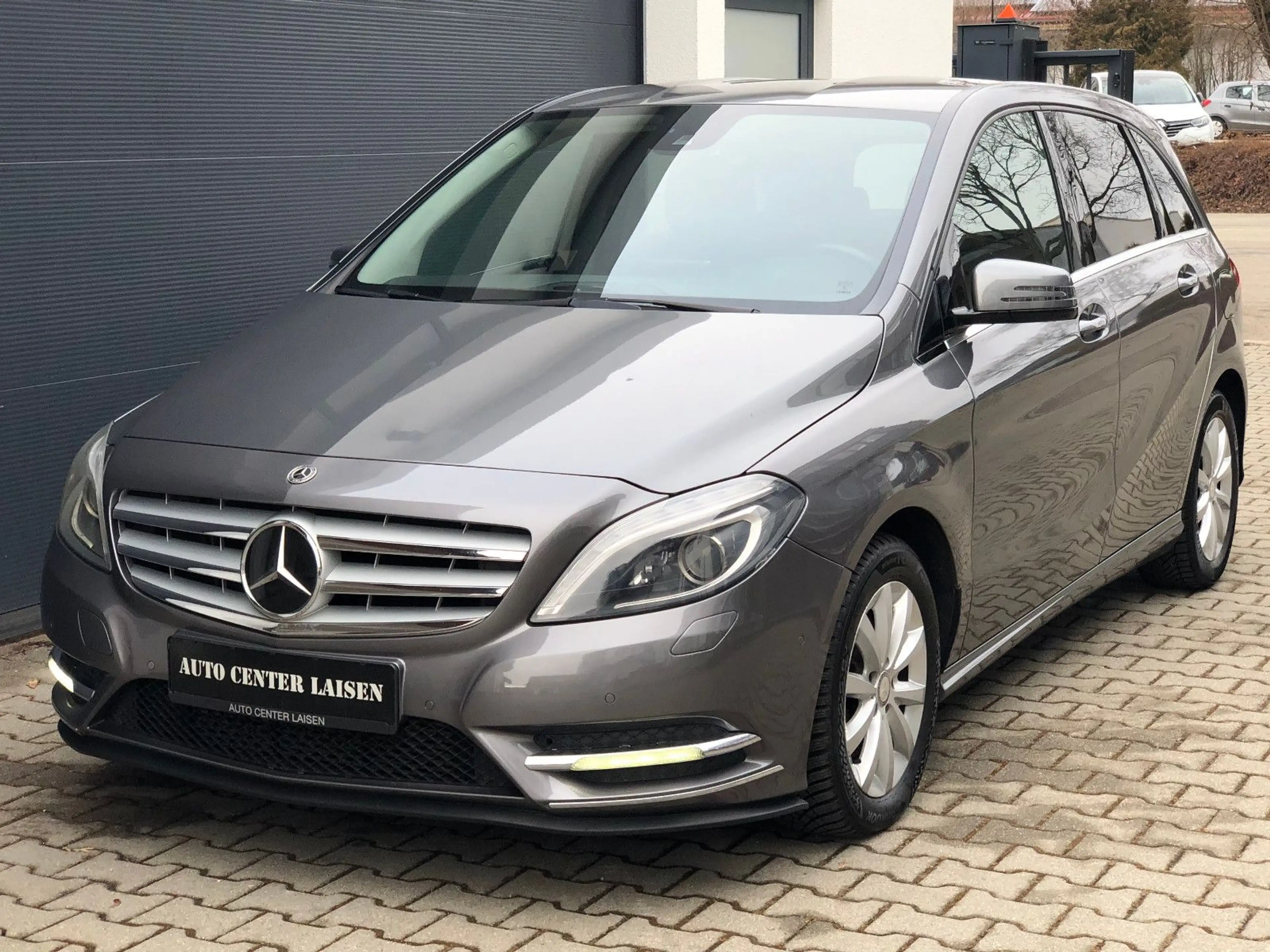Mercedes-Benz B 220 4Matic LED Kamera Navi Leder Klima — photo 9