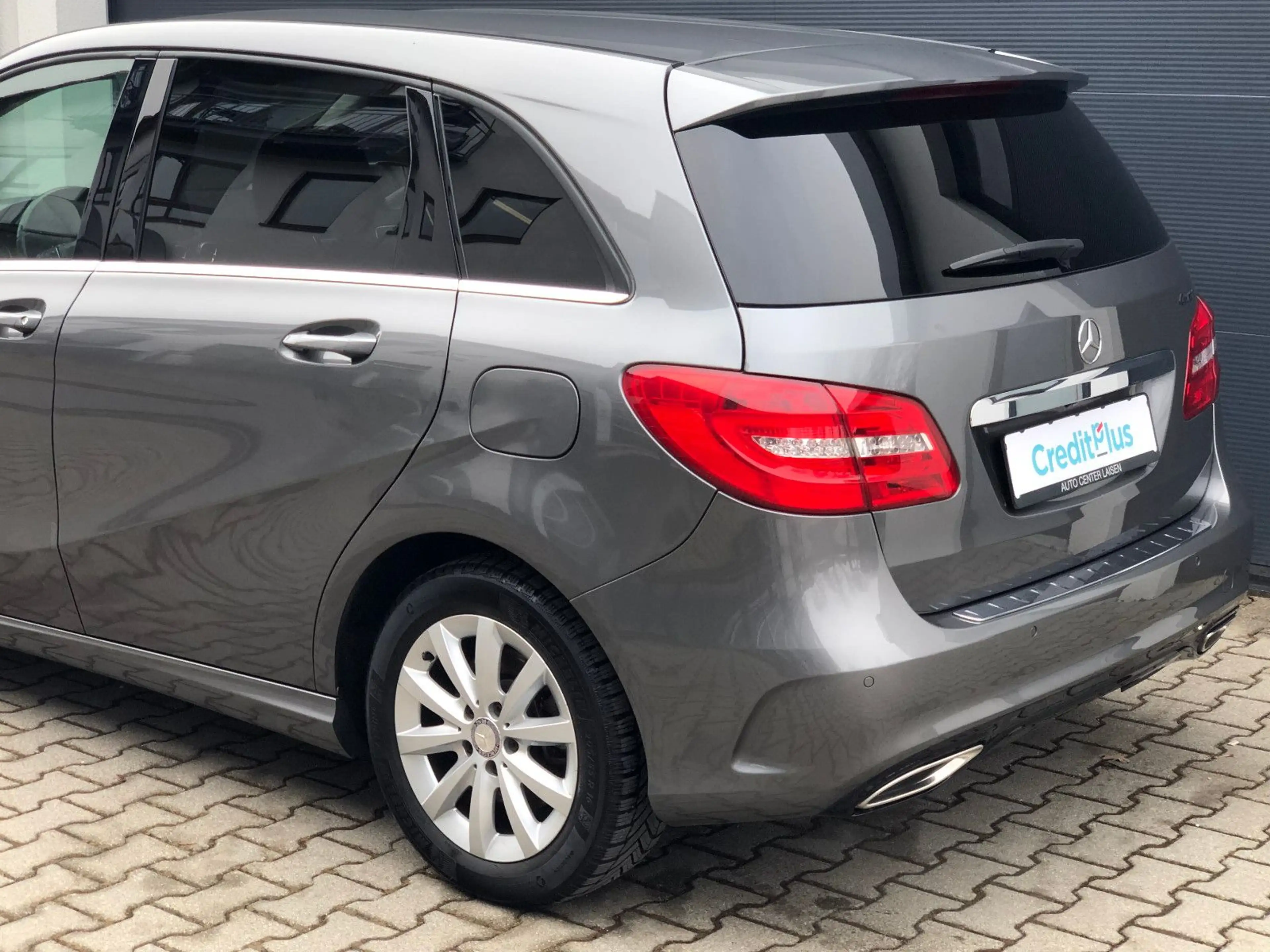 Mercedes-Benz B 220 4Matic LED Kamera Navi Leder Klima — photo 10