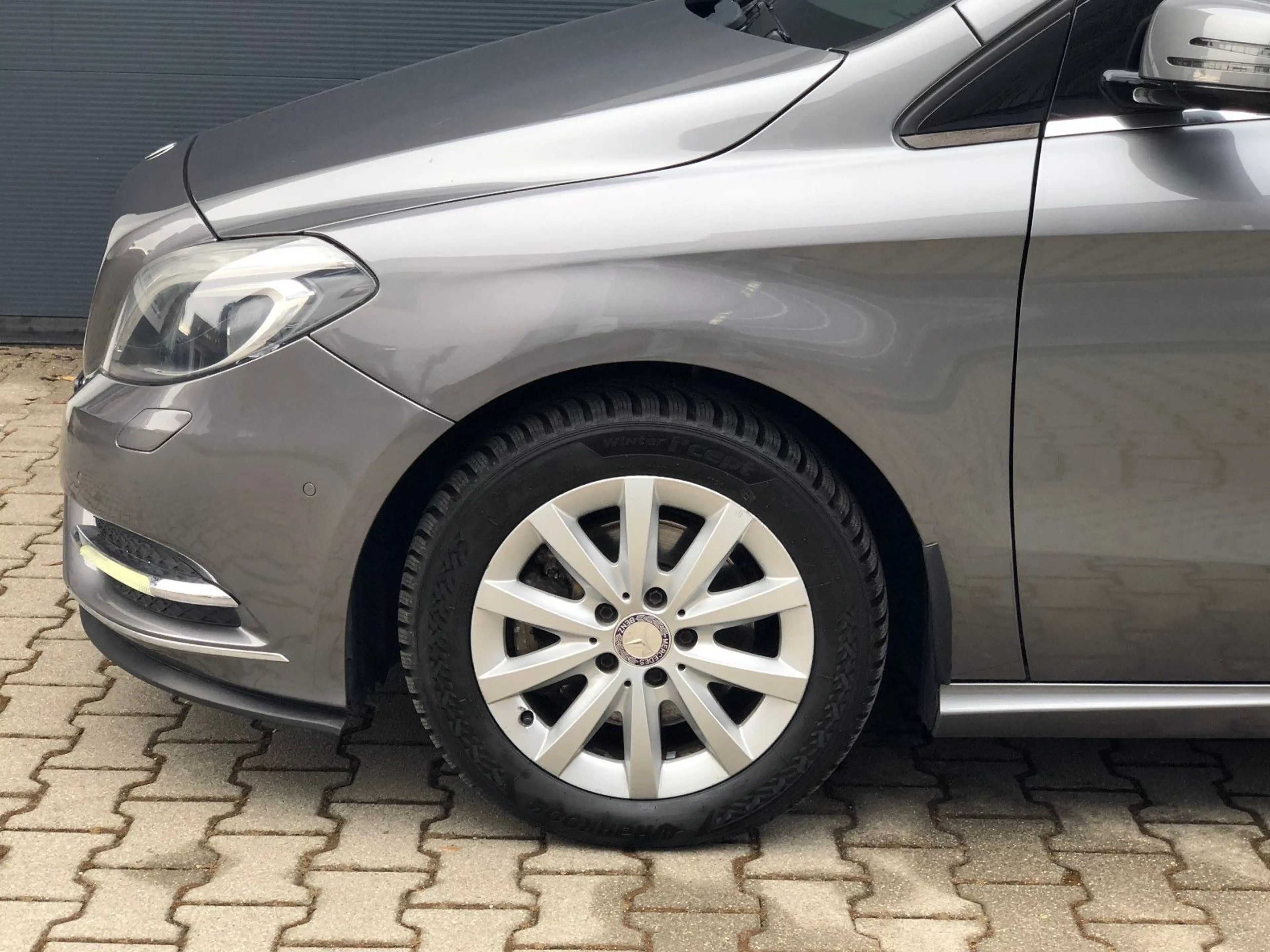 Mercedes-Benz B 220 4Matic LED Kamera Navi Leder Klima — photo 11
