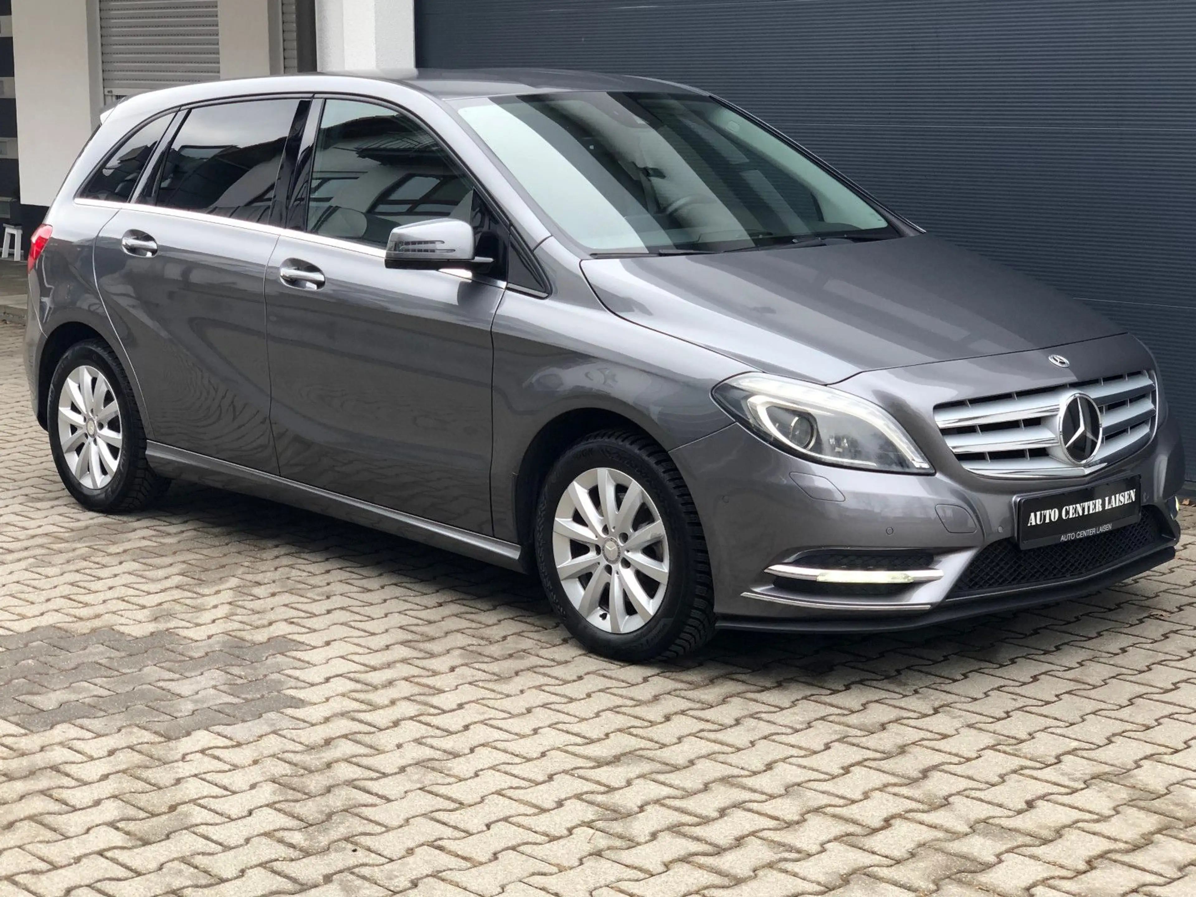 Mercedes-Benz B 220 4Matic LED Kamera Navi Leder Klima — photo 3