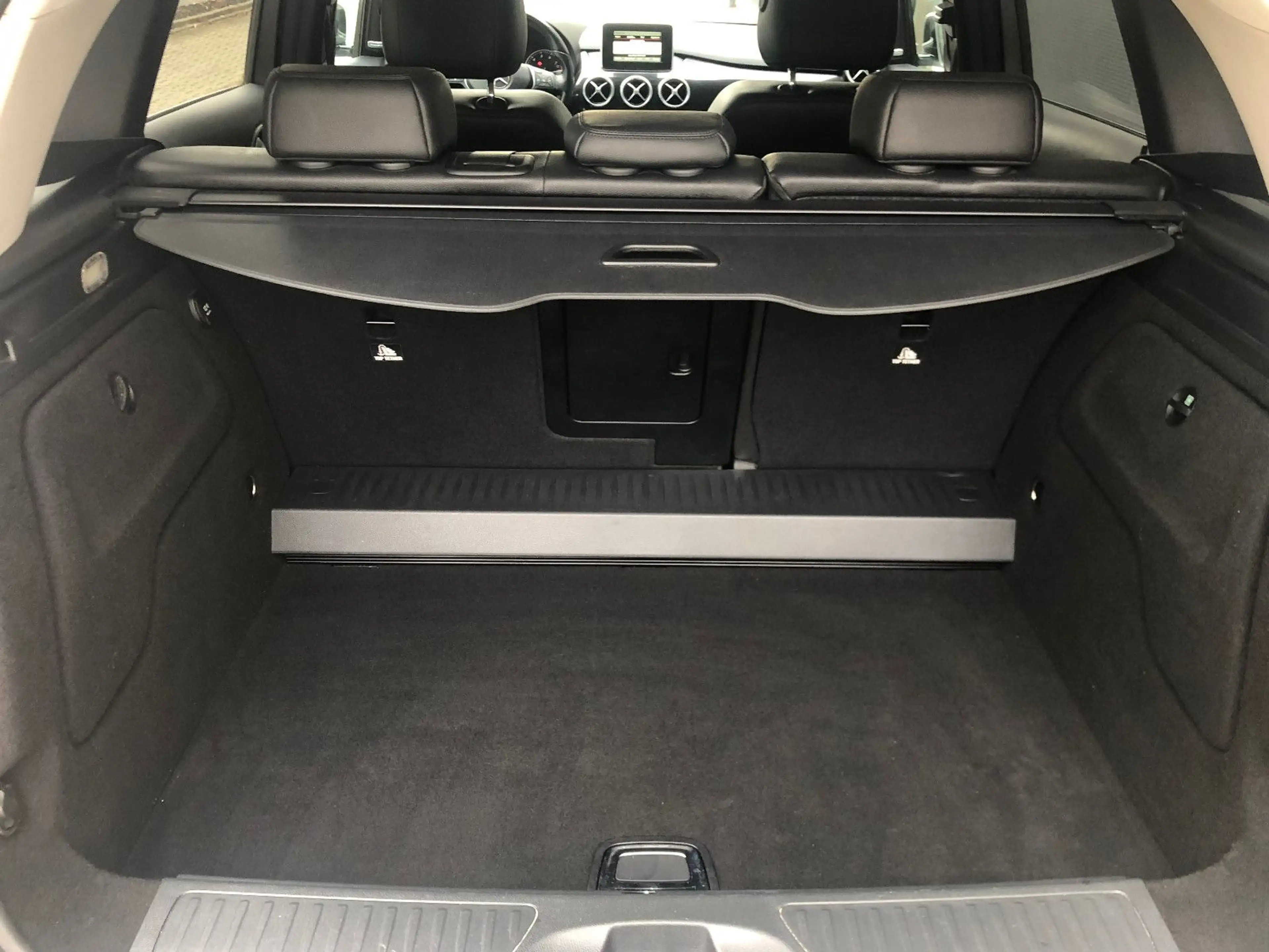 Mercedes-Benz B 220 4Matic LED Kamera Navi Leder Klima — photo 13