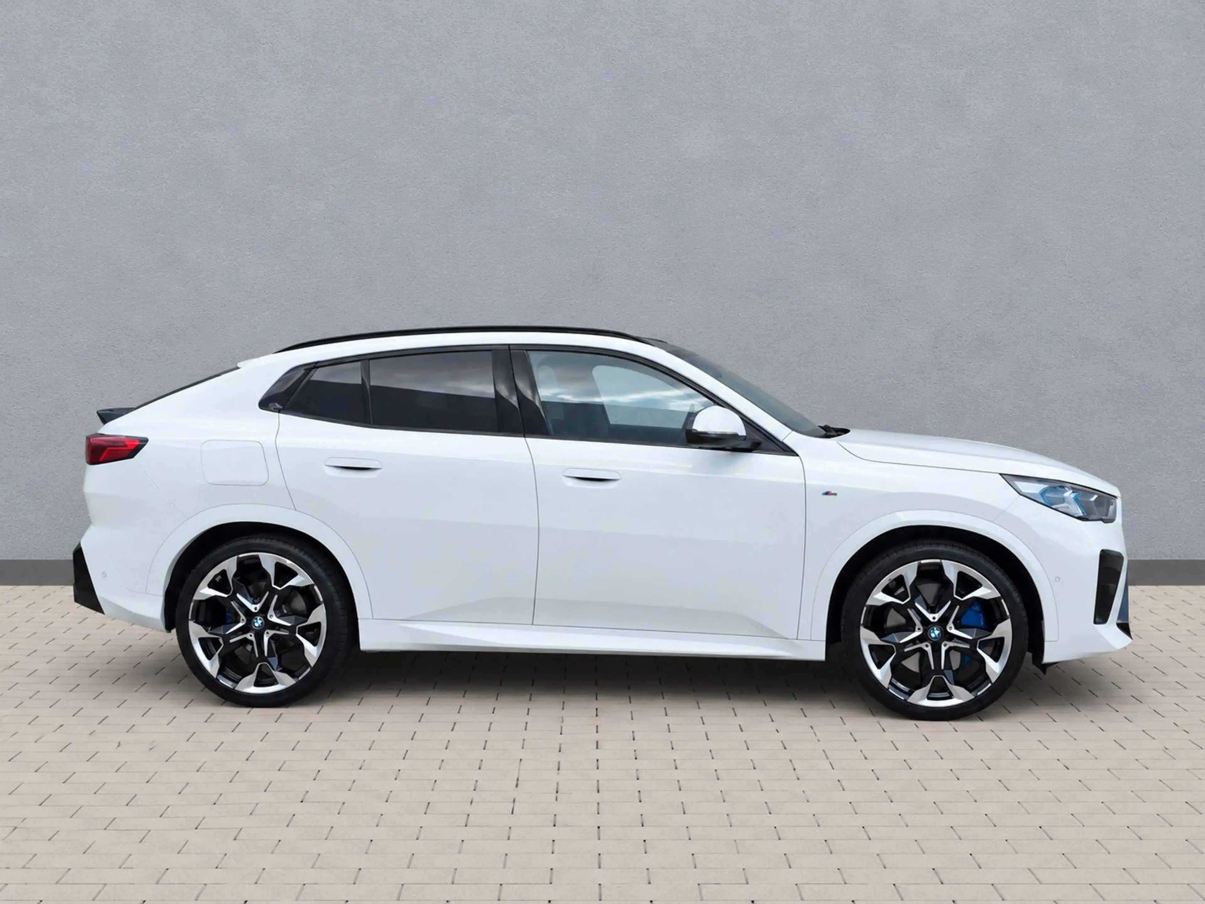BMW X2 20d xDrive M SPORT PANO ACC AHK H&K HUD 21"LM — photo 3