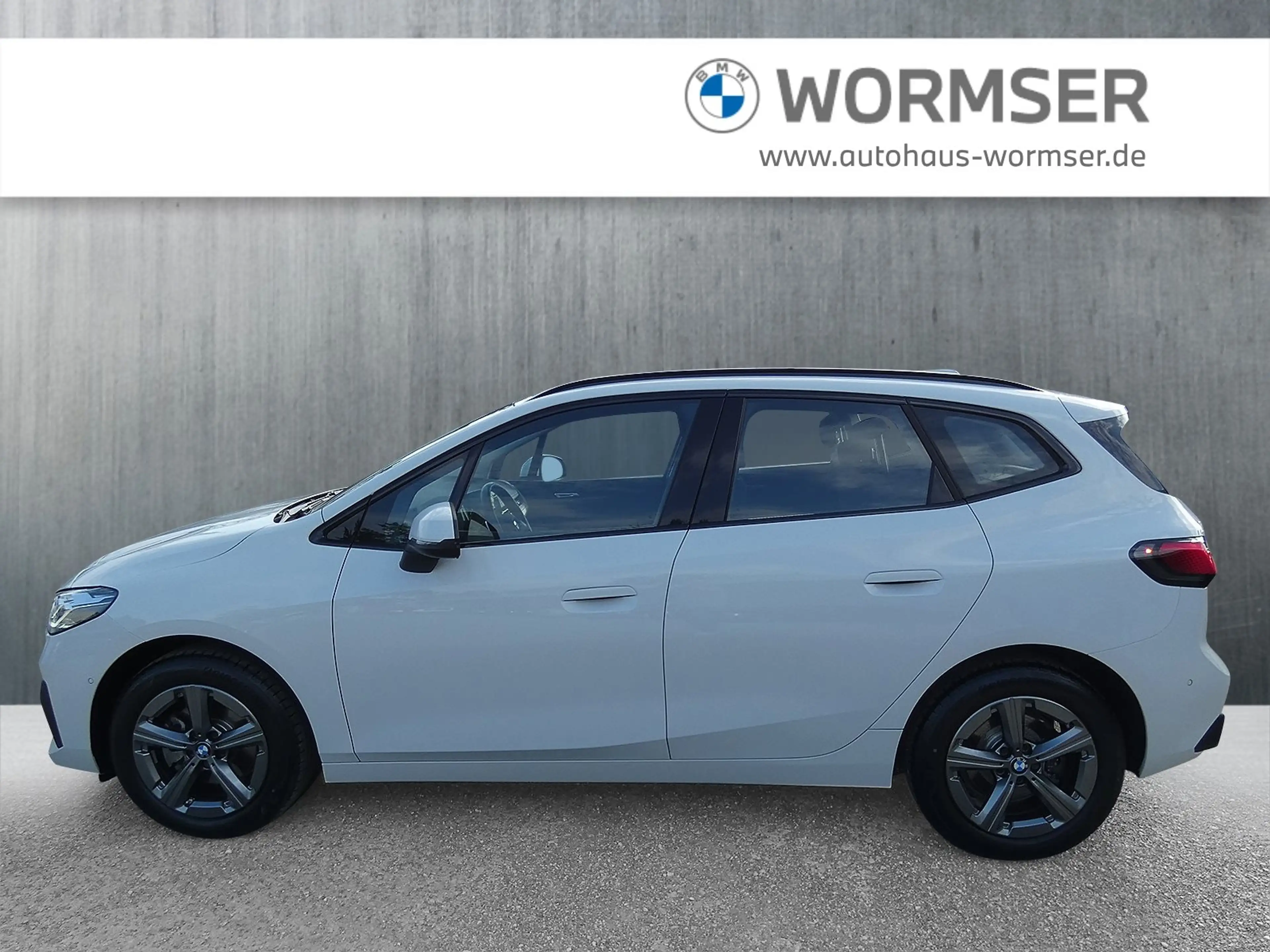 BMW 220 i Active Tourer — photo 8