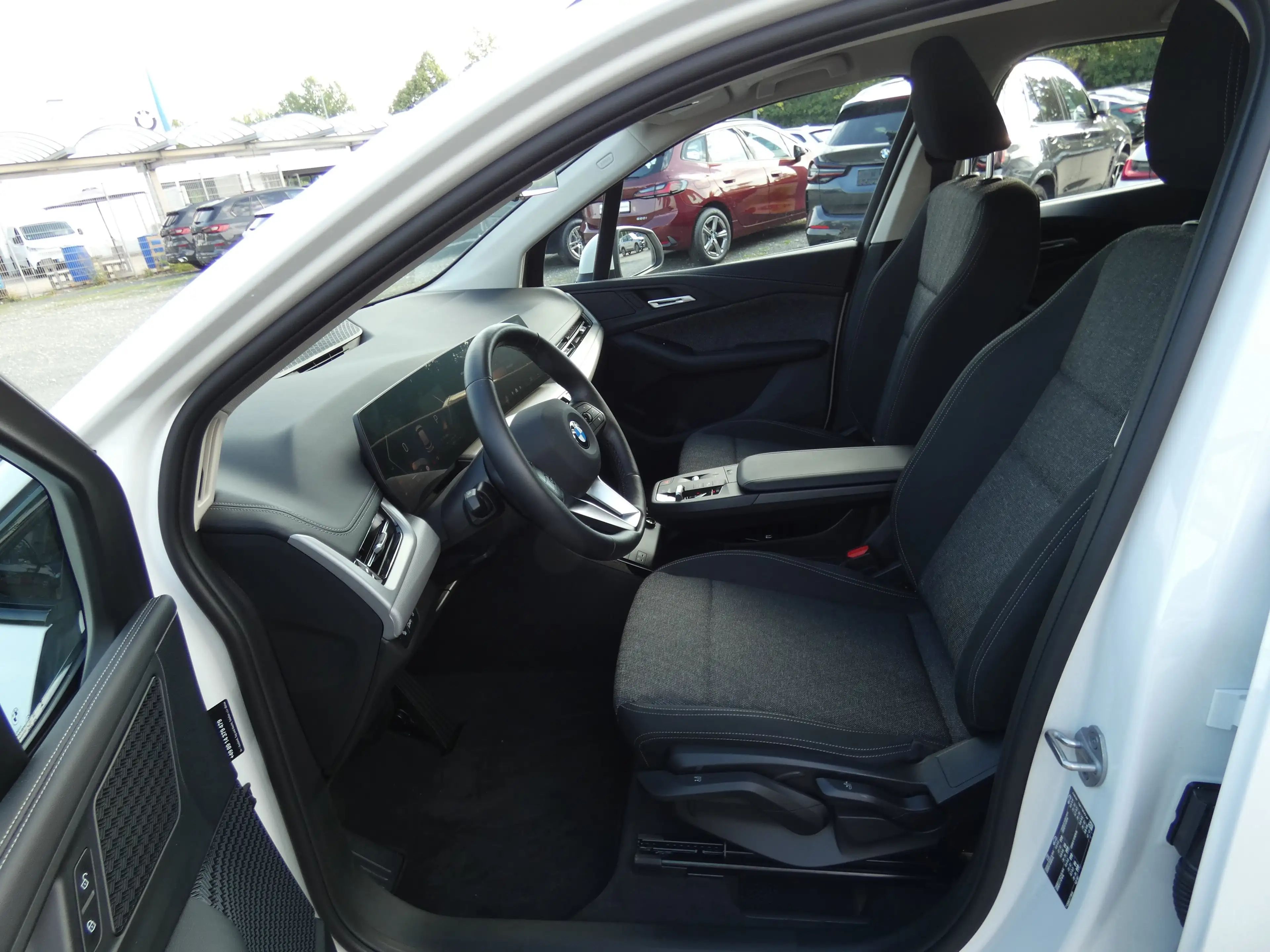 BMW 220 i Active Tourer — photo 13