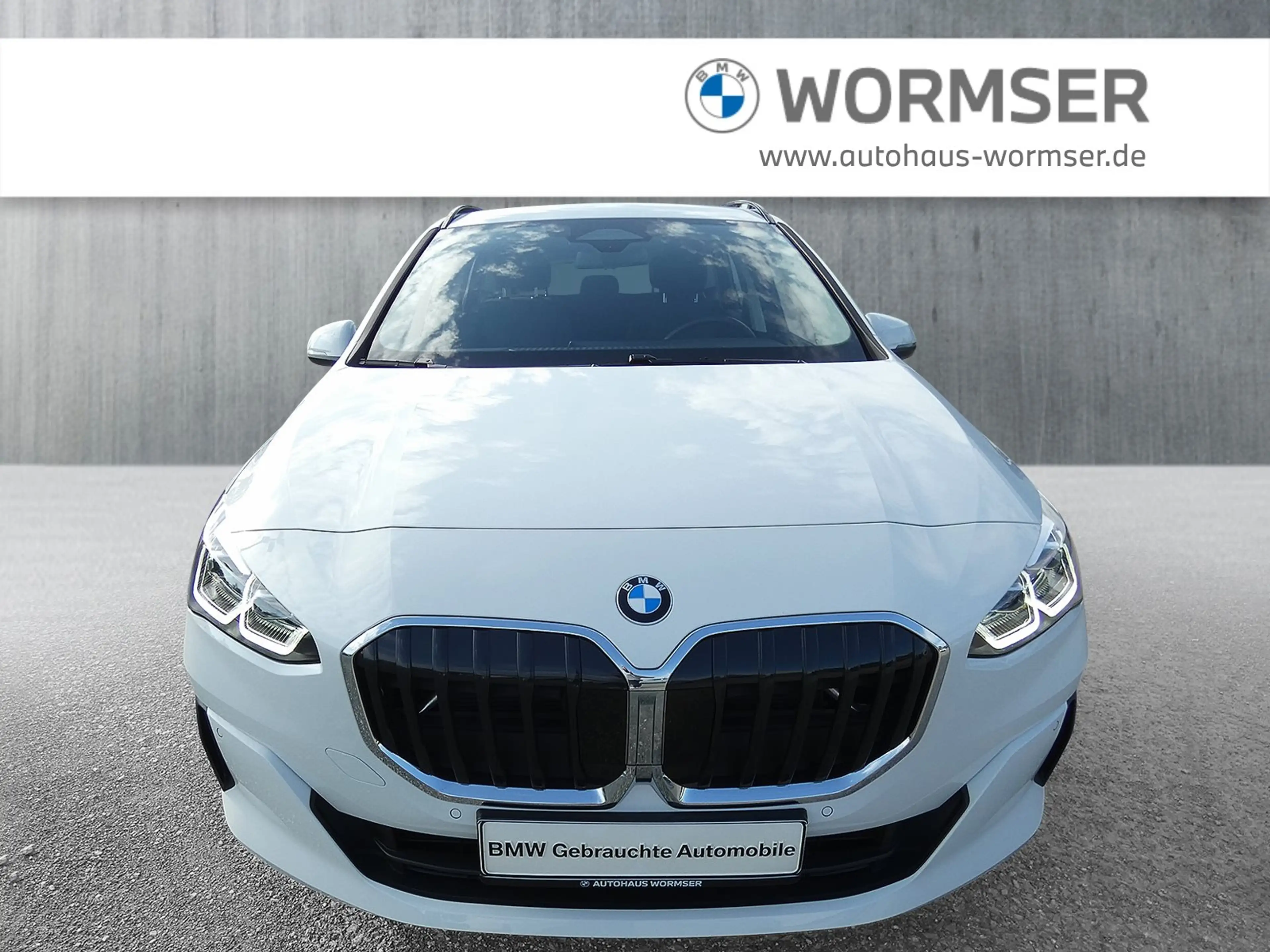 BMW 220 i Active Tourer — photo 2