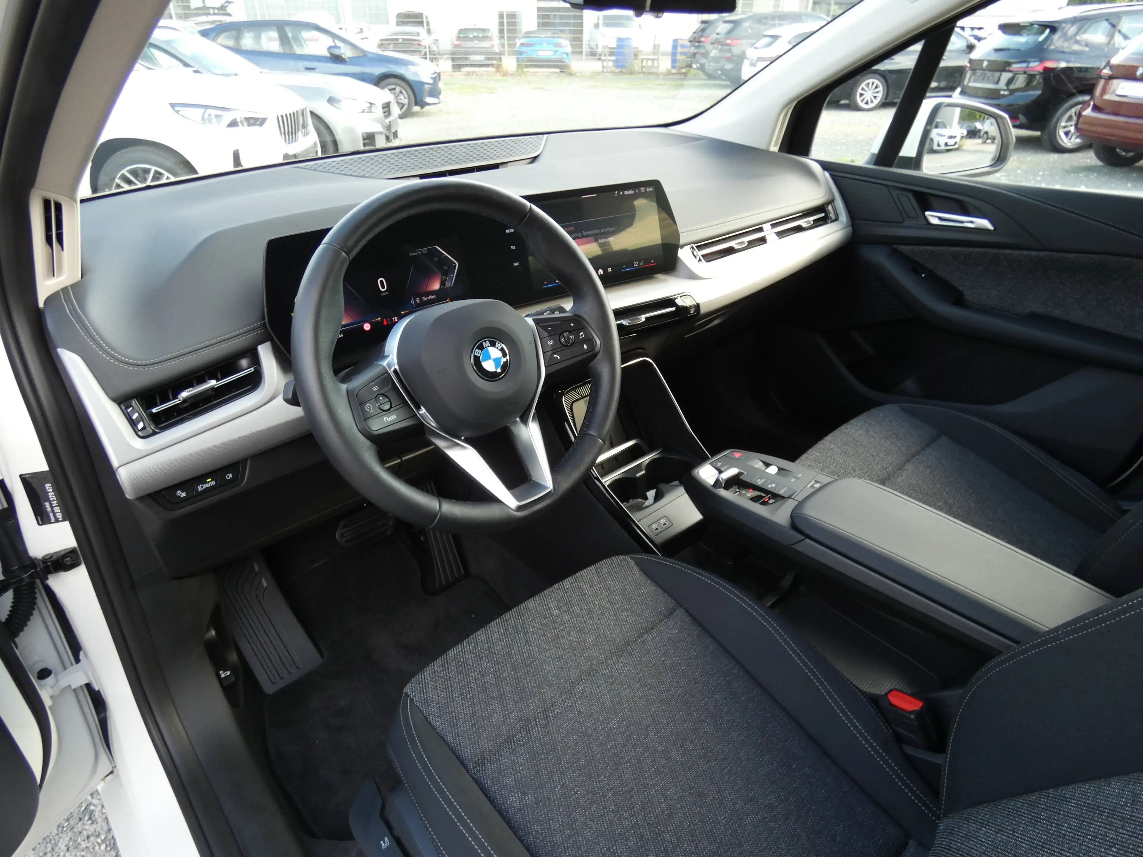 BMW 220 i Active Tourer — photo 14