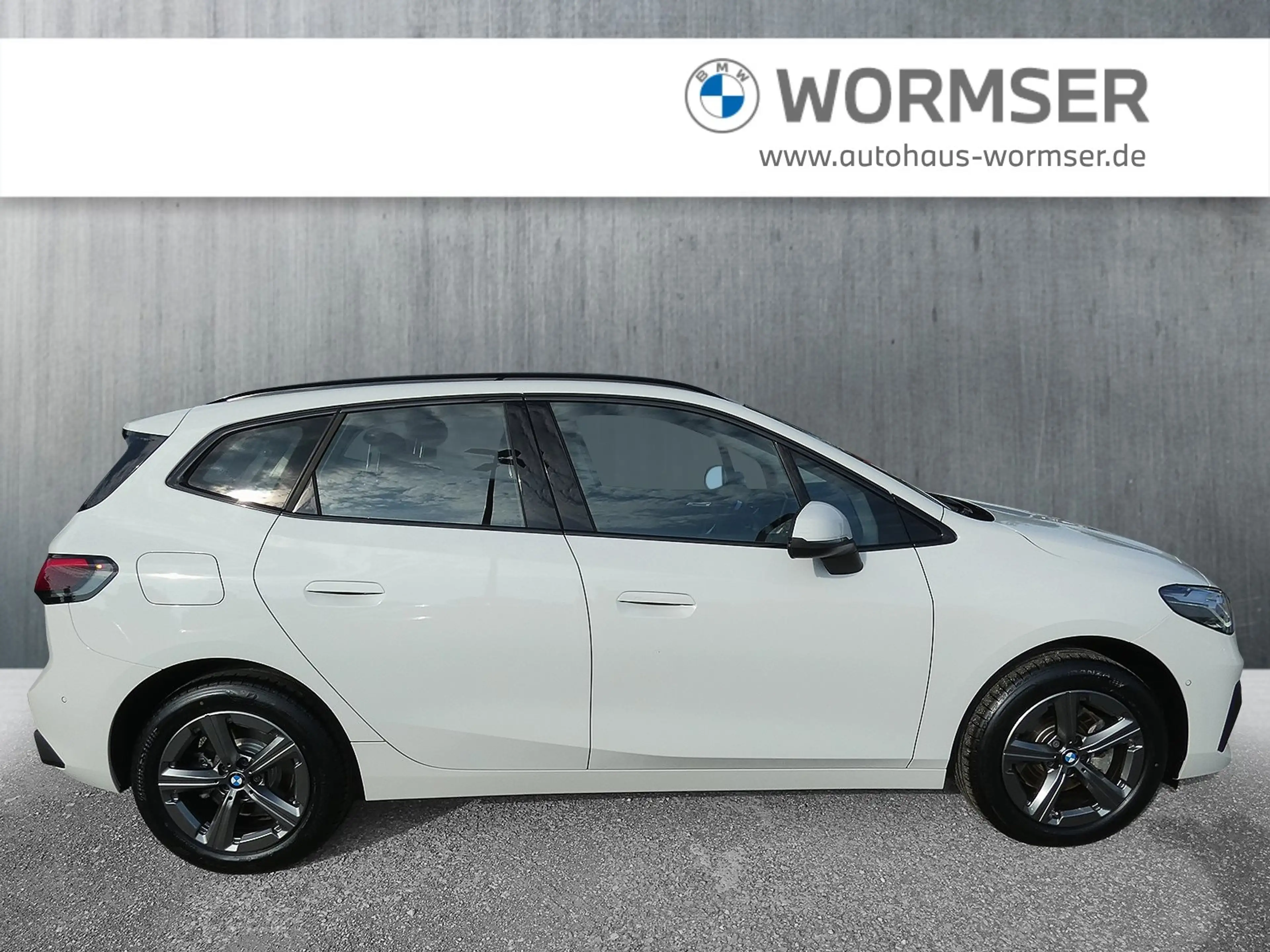 BMW 220 i Active Tourer — photo 4