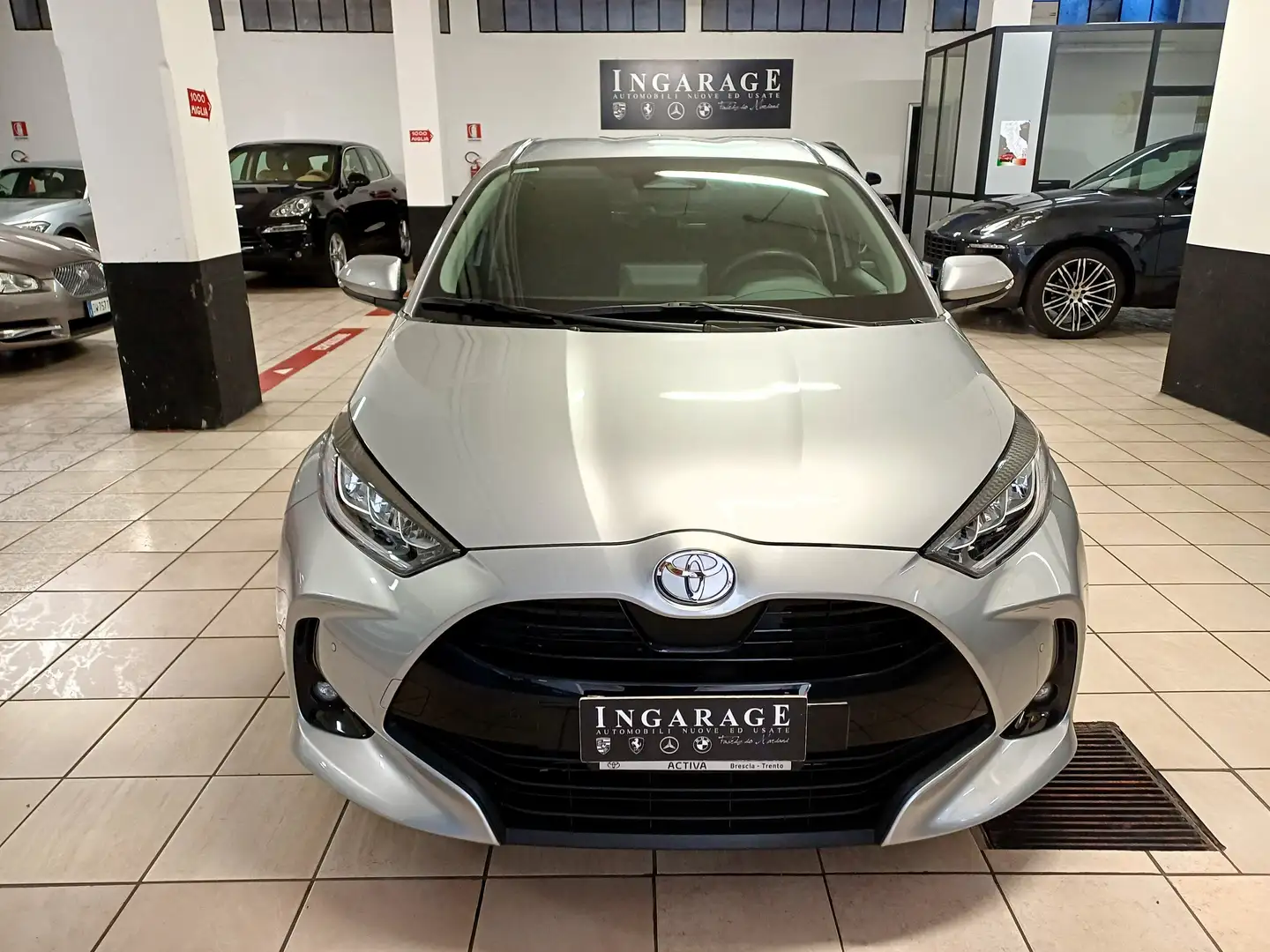 Toyota Yaris Yaris IV 2020 1.5h Trend Plateado - 1