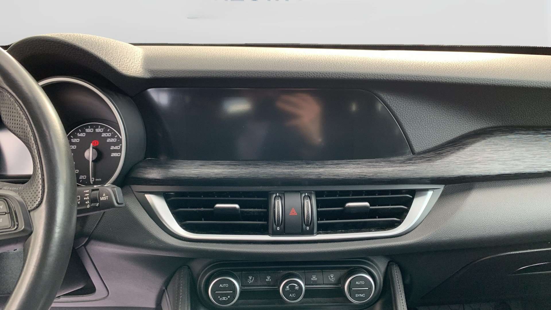 Alfa Romeo Stelvio - Immagine 10