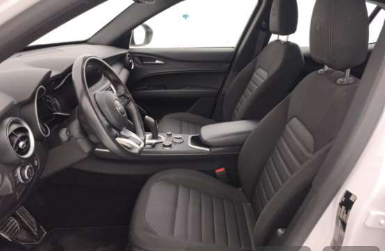 Alfa Romeo Stelvio - Immagine 8