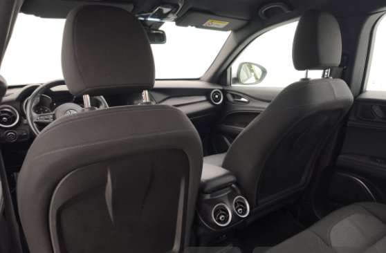 Alfa Romeo Stelvio - Immagine 12