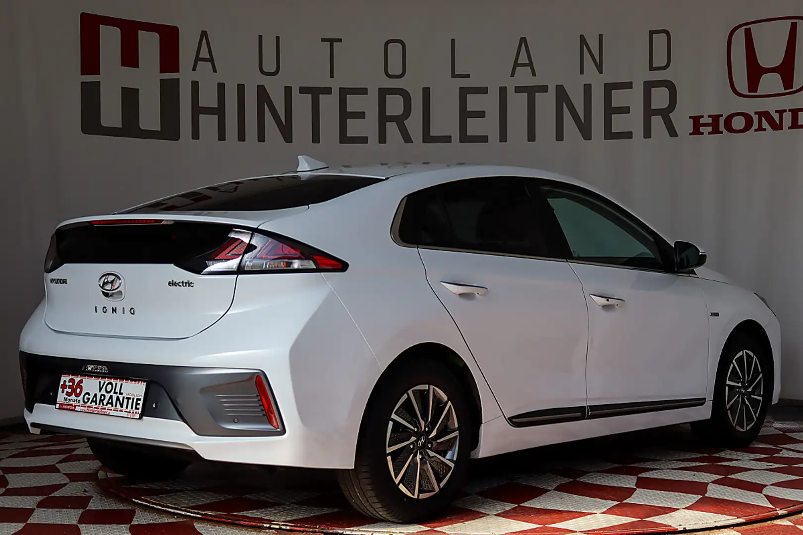 Hyundai IONIQ Ioniq Elektro 38kWh Level 6 Aut. / WÄRMEPUMPE /... Weiß - 2