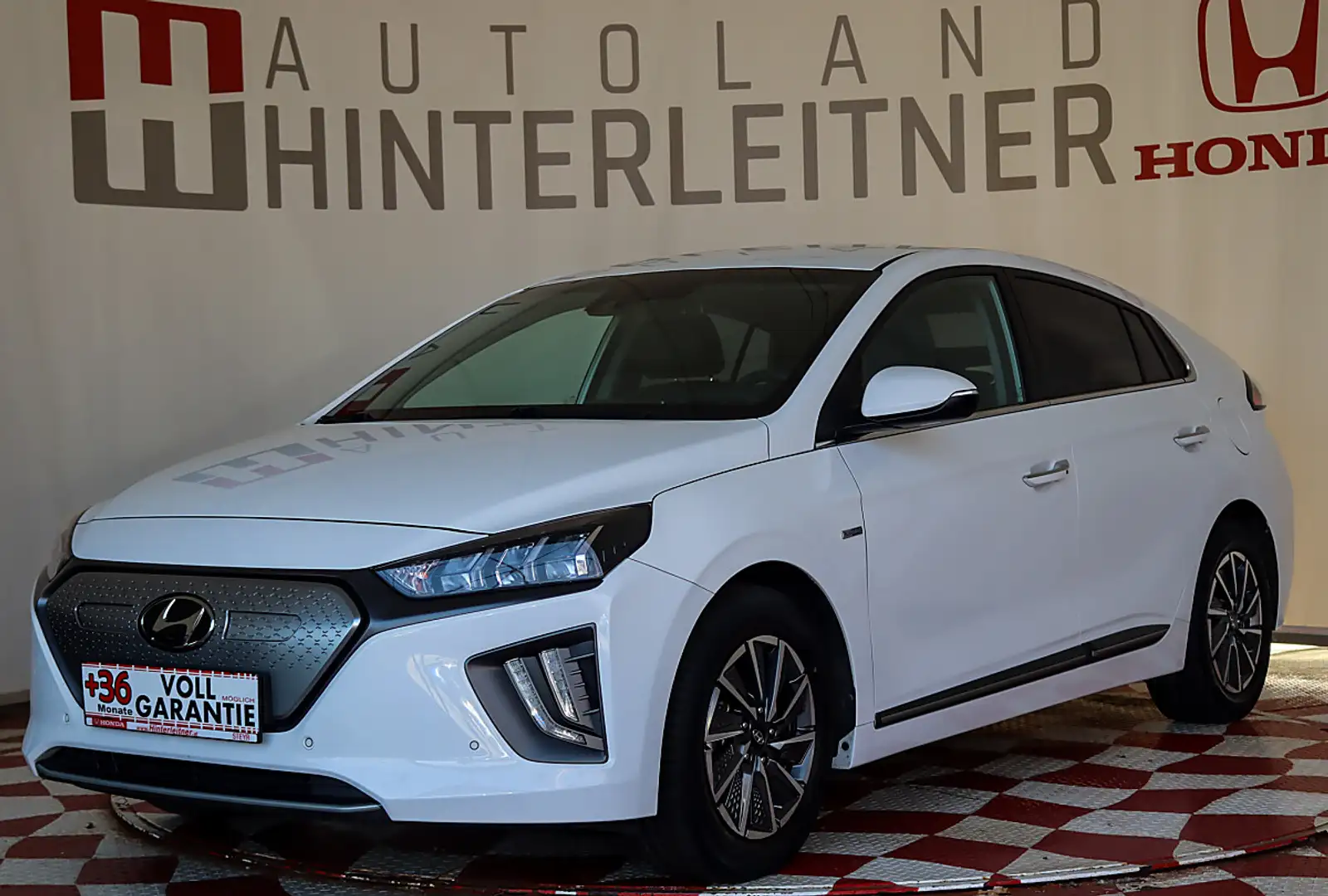 Hyundai IONIQ Ioniq Elektro 38kWh Level 6 Aut. / WÄRMEPUMPE /... Weiß - 1