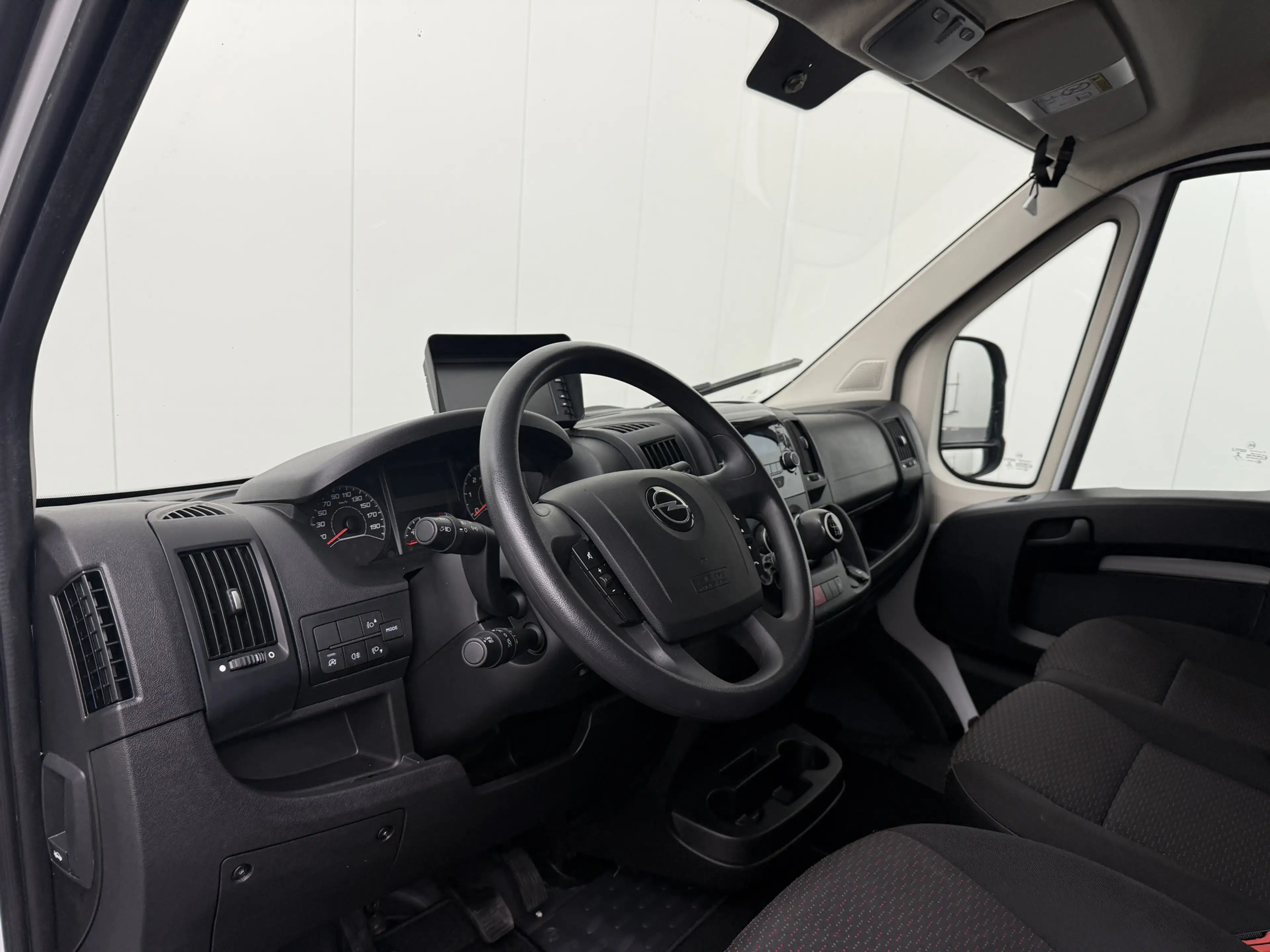 Opel Movano 165PK Zwaar Bakwagen+Laadklep | 2.35 Hoog | Dakspo — photo 3
