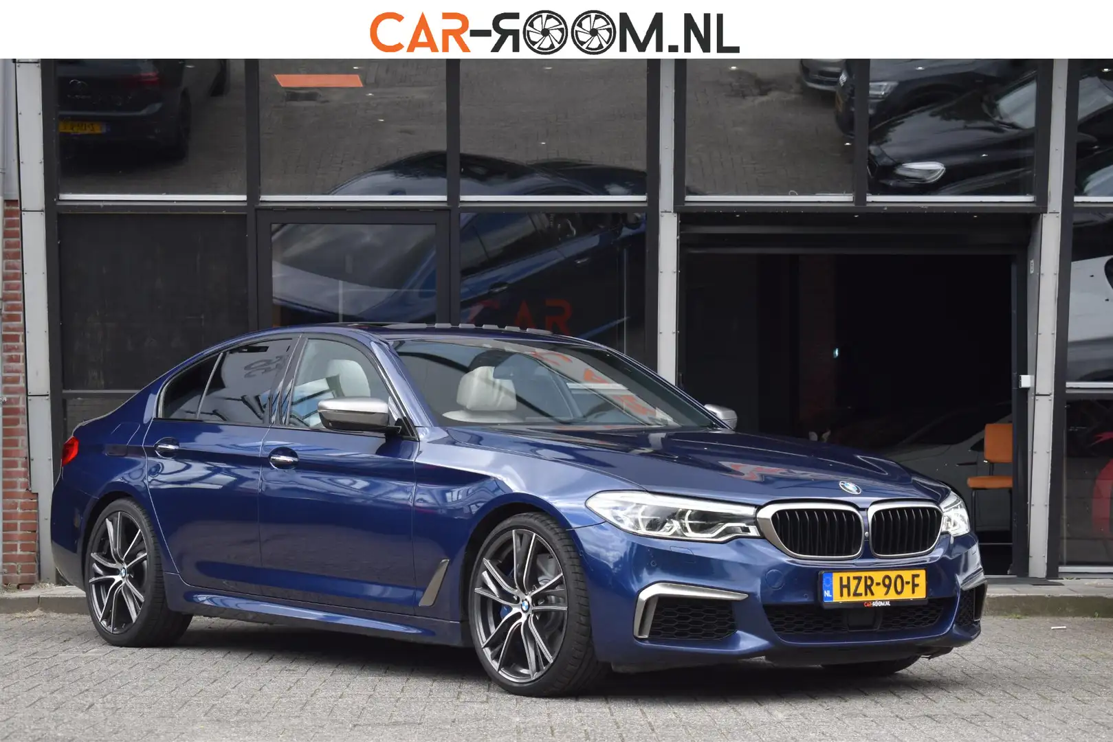 BMW M550 5-serie M550i xDrive High Executive HUD Pano Lane Blauw - 1