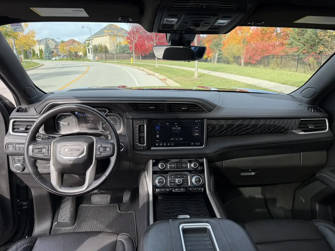 GMC Yukon снимка GMC Yukon
