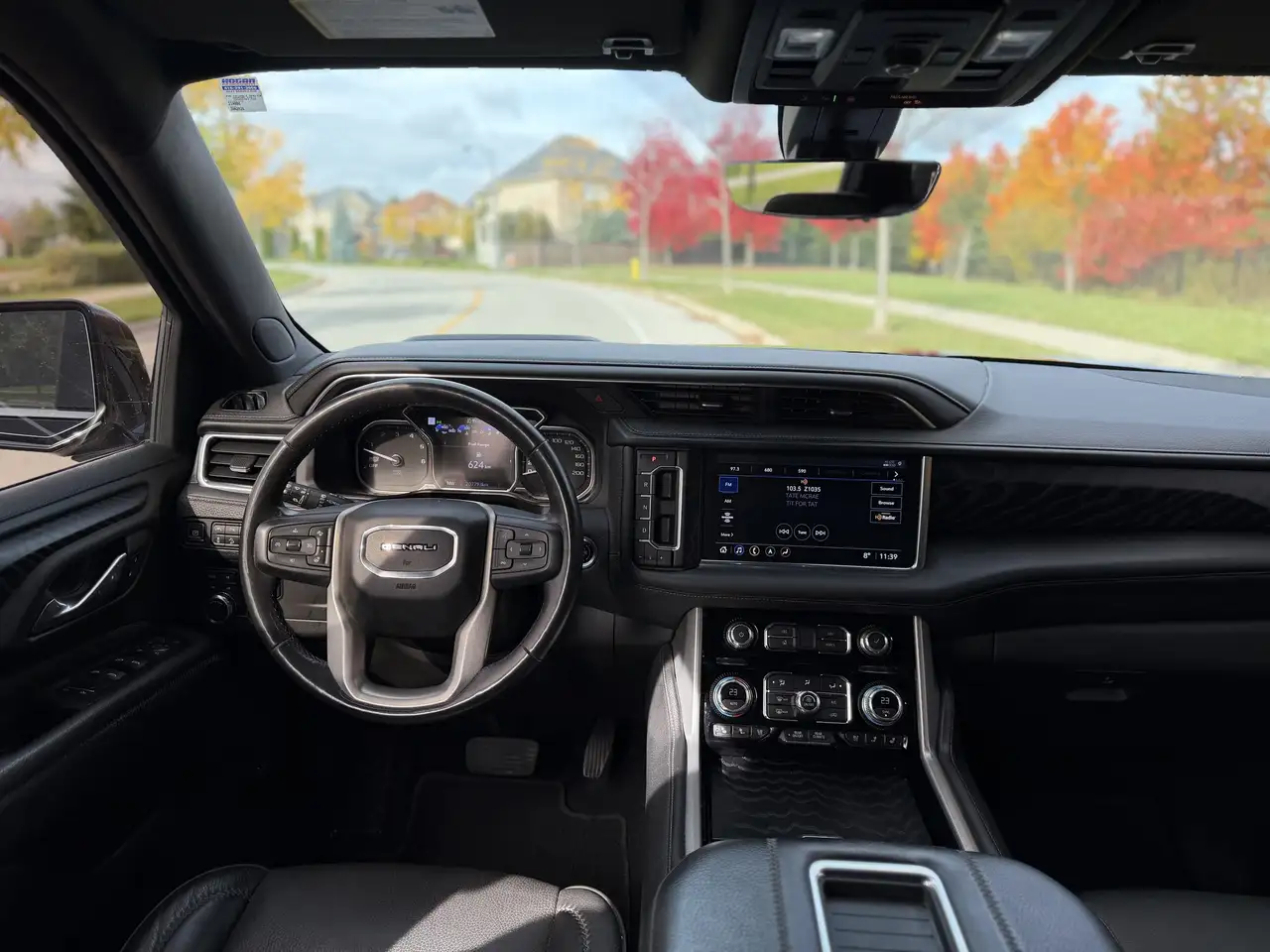GMC Yukon снимка GMC Yukon