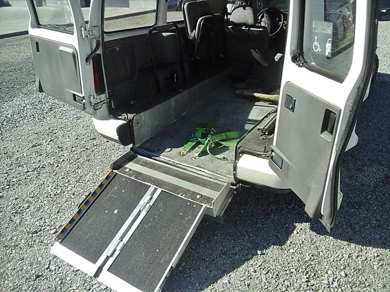 Volkswagen Caddy f. Rollstuhl /3 Sitze /m.Rampe /Behindertengerecht, foto 5