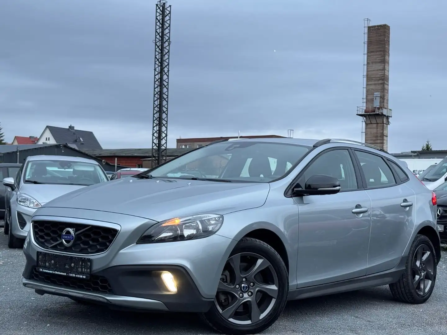 Volvo V40 Cross Country Momentum Silber - 1