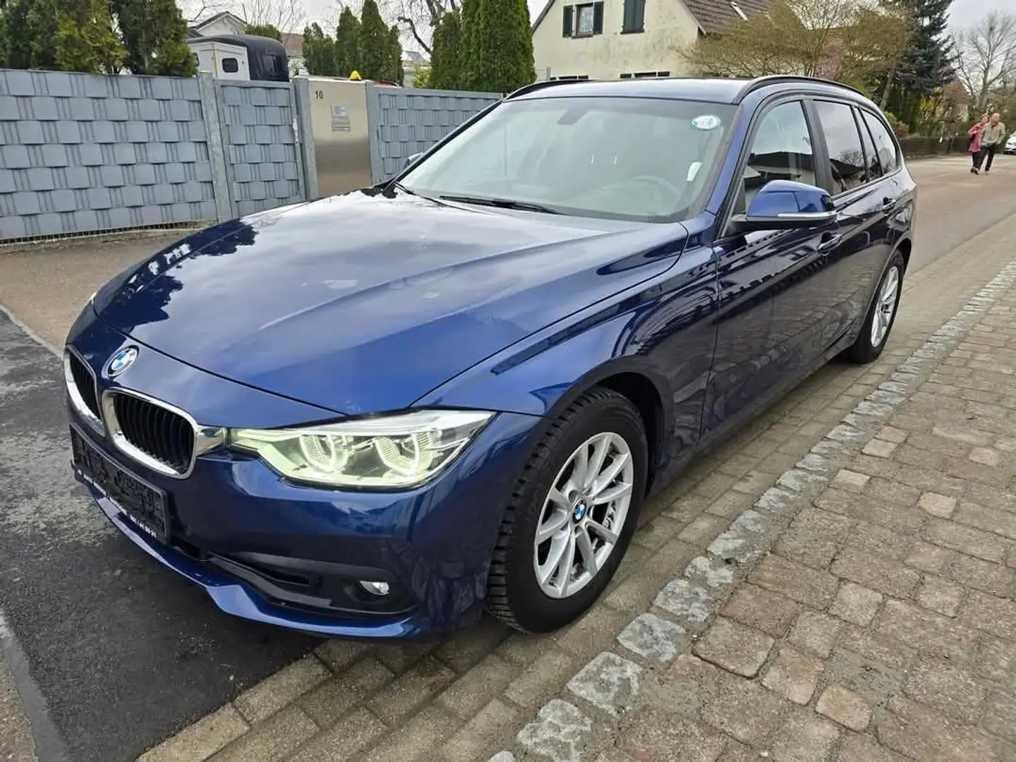 BMW 318 d Advantage Blau - 1